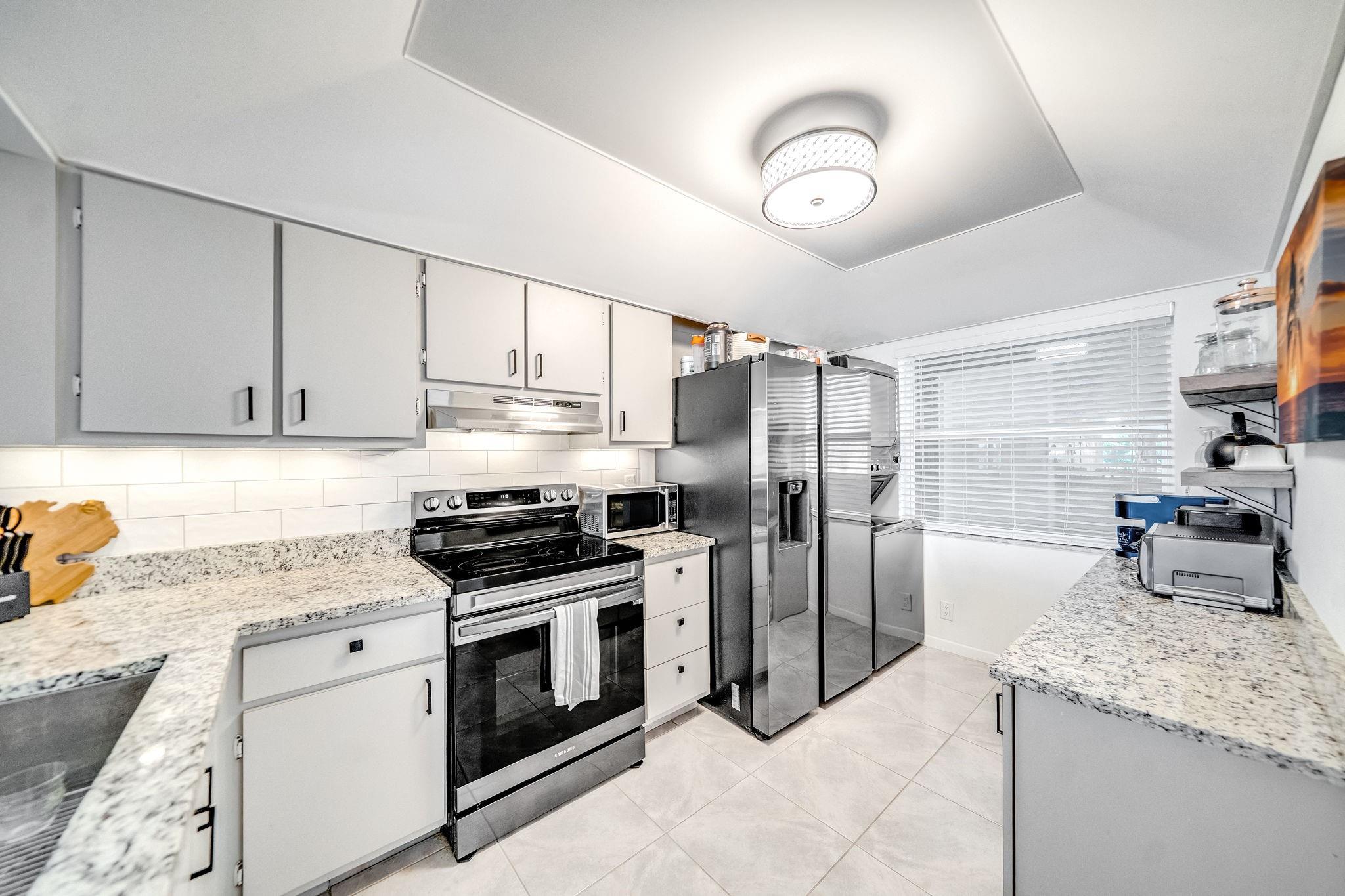 HORIZON WEST CONDO - Residential