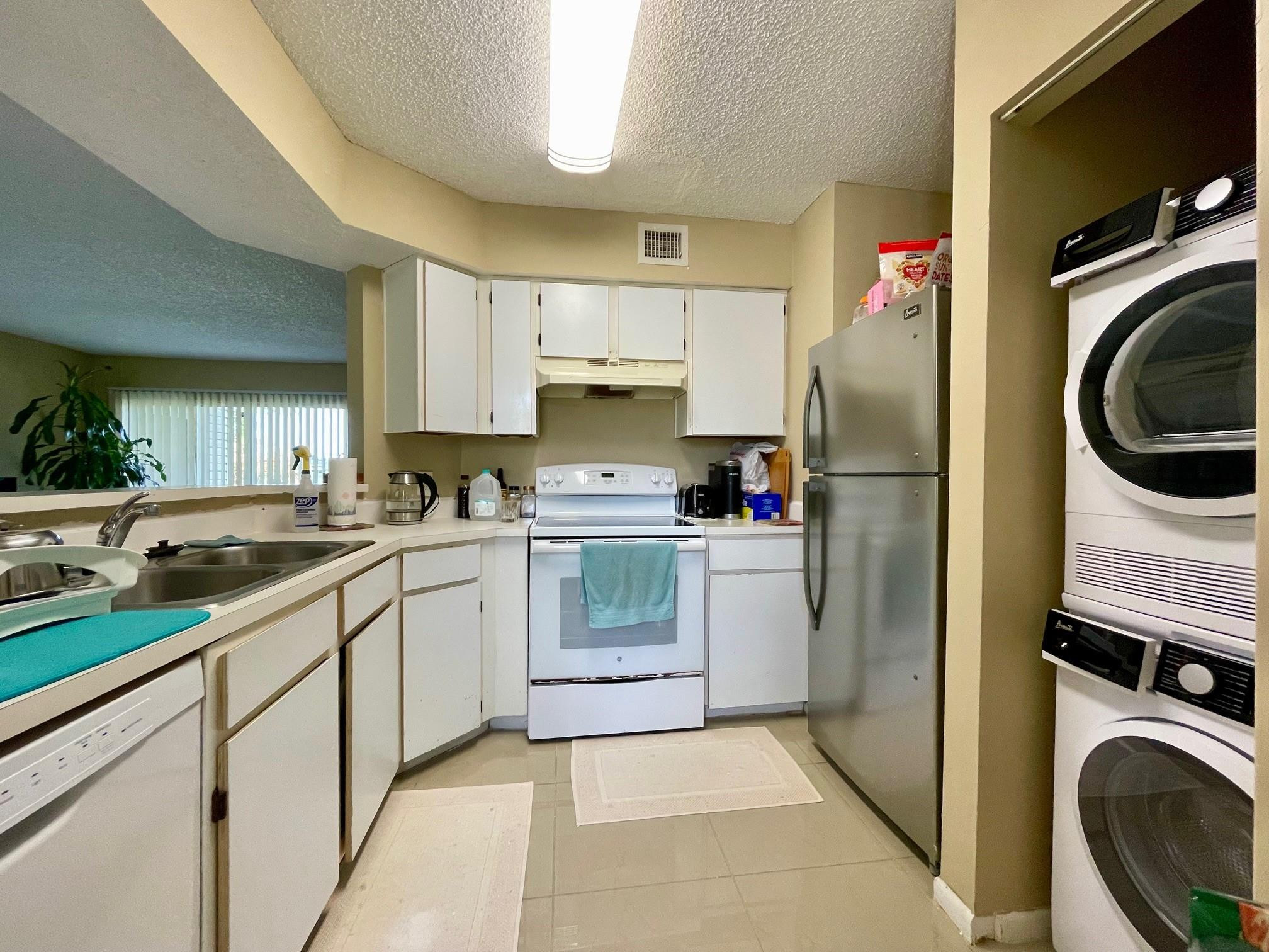 Summer Lake Condominium - Residential