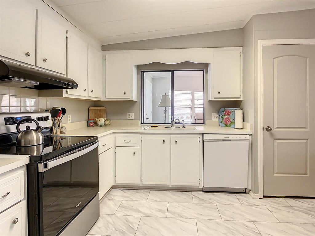 HERITAGE RIDGE SOUTH SECTION THREE - Residential