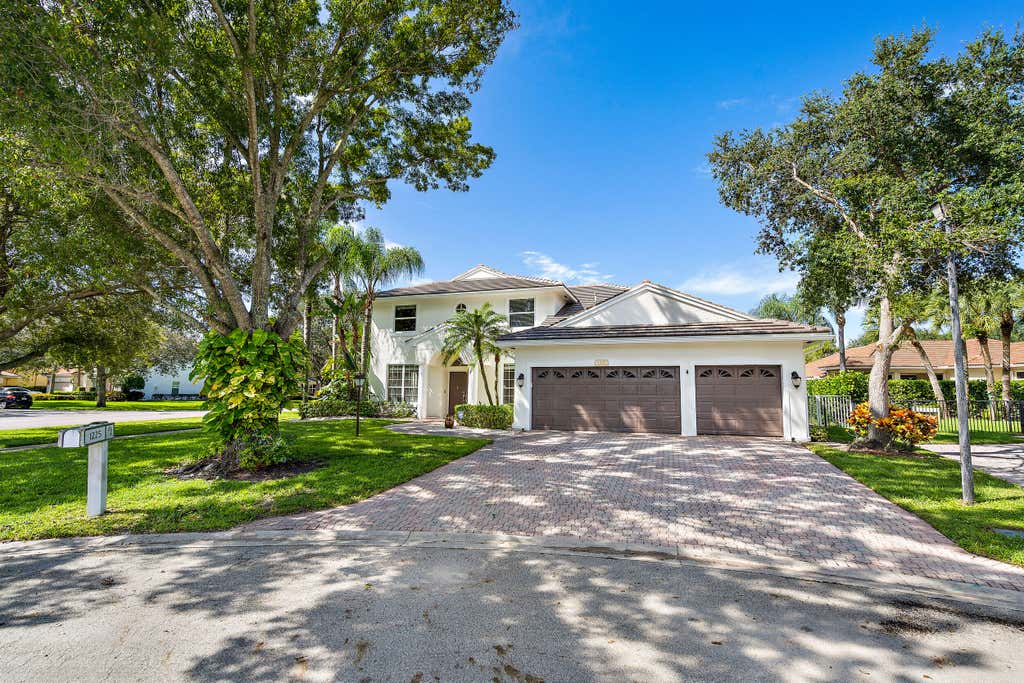 Photo of 1225 Egret Circle S, Jupiter, FL 33458 (MLS # B26039332)