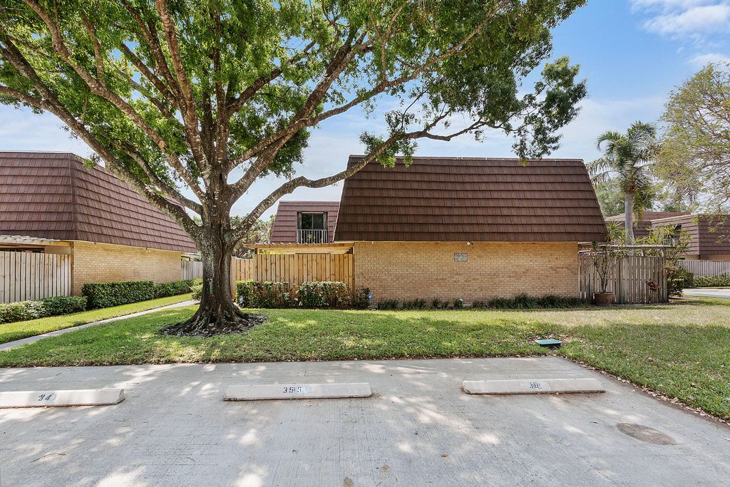 Photo of 2218 22nd Lane, Palm Beach Gardens, FL 33418 (MLS # R11005219)