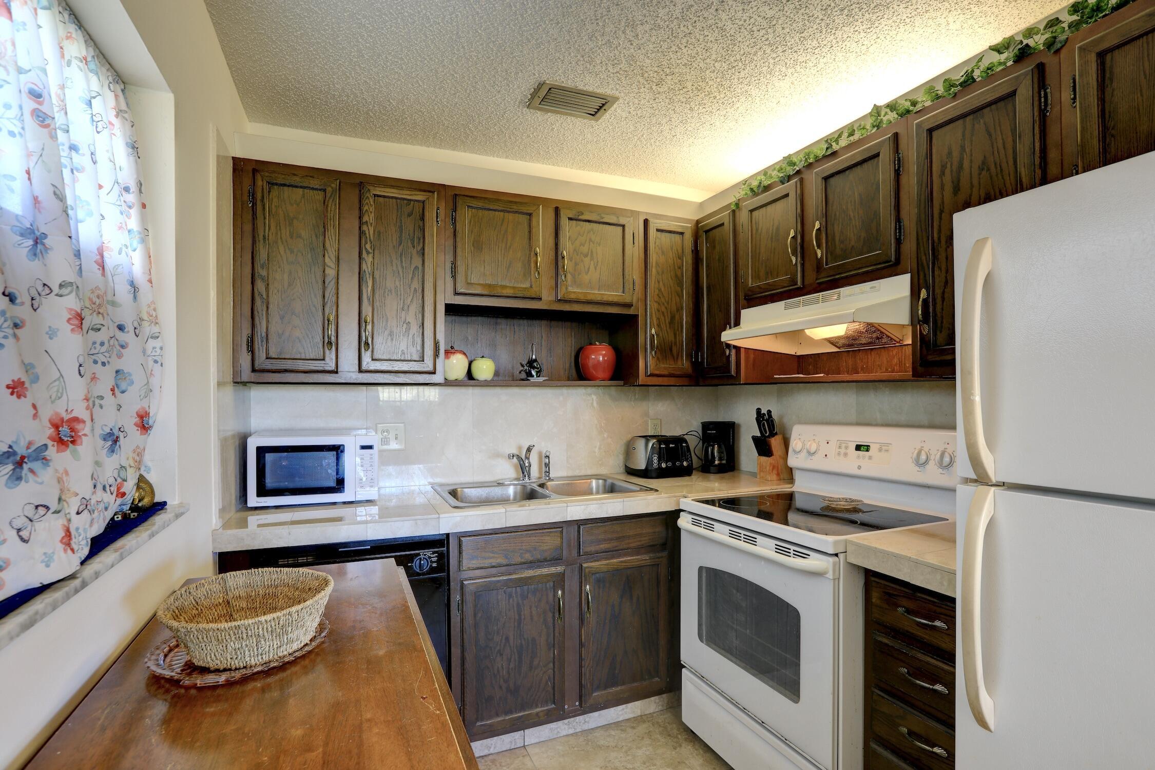 VISTA ROYALE PHASE IV BLDGS 83-111 - Residential