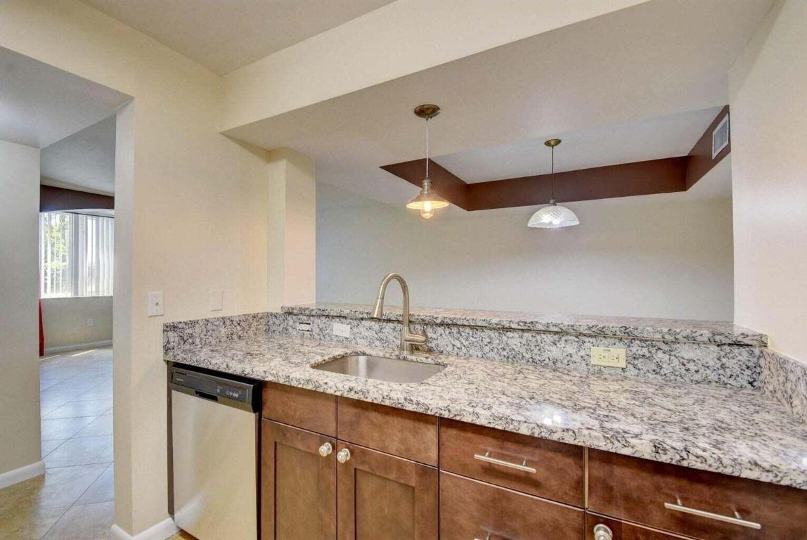 HYPOLUXOS MARINERS CAY CONDO - Residential