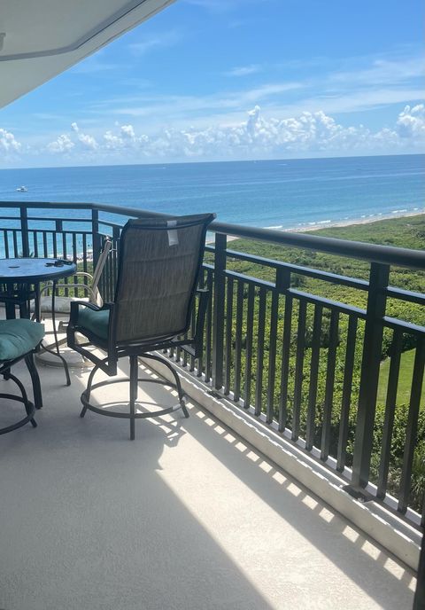 A home in Hutchinson Island