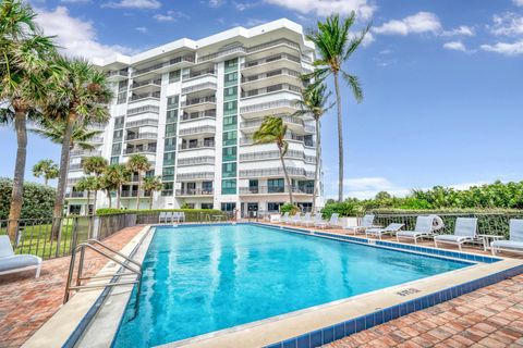 A home in Hutchinson Island