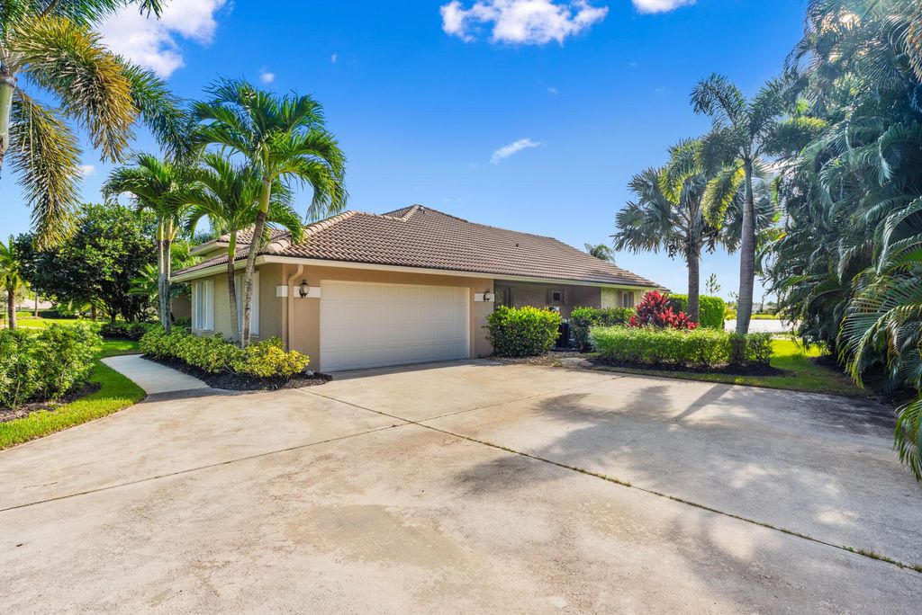 Photo of 4904 SW Lake Grove Circle, Palm City, FL 34990 (MLS # R10935084)