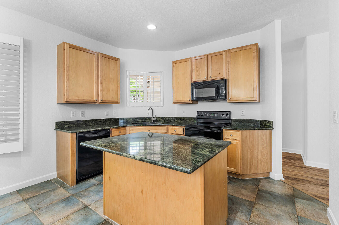 GABLES AT NORTHLAKE 1 - Residential