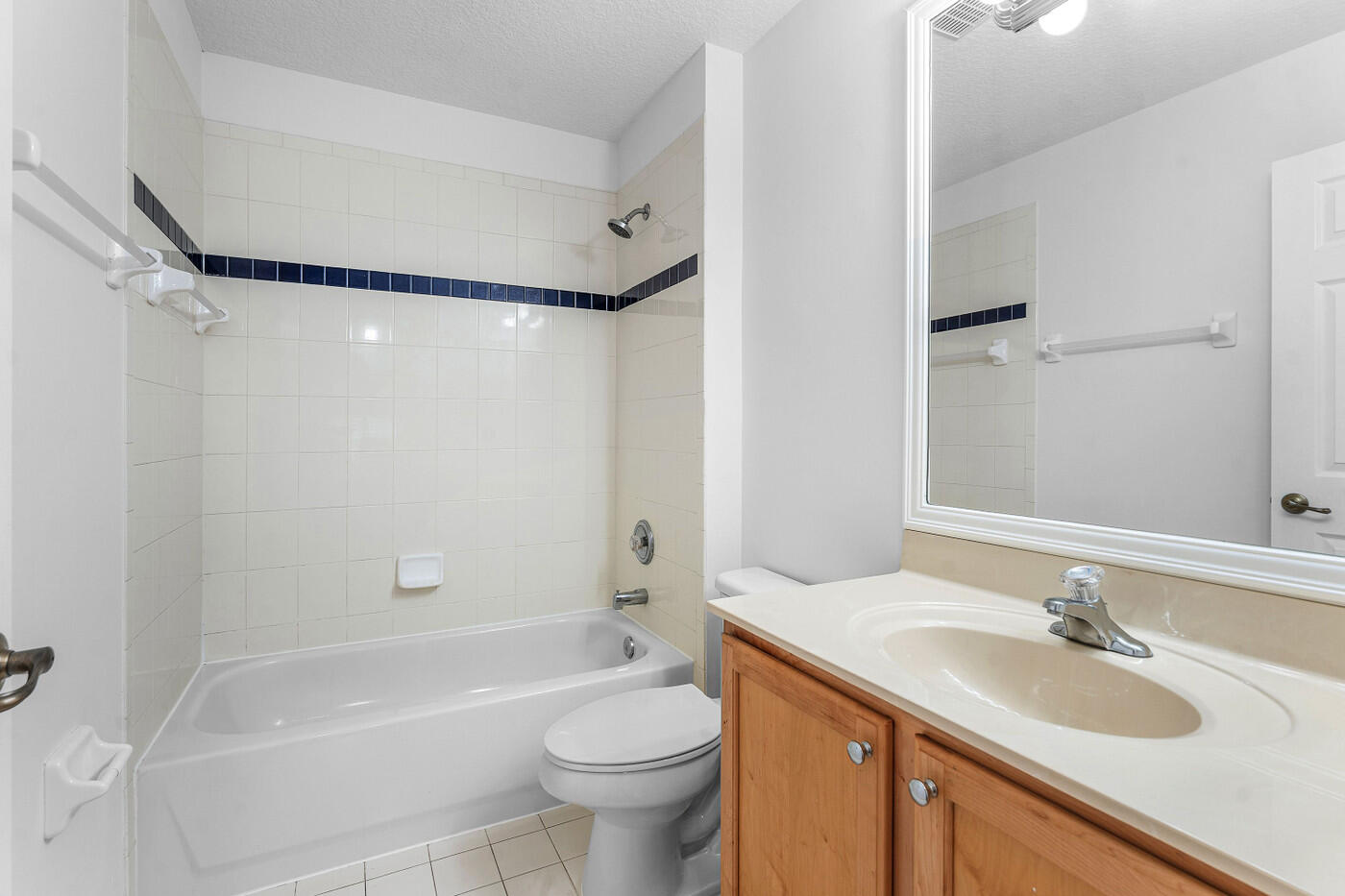 GABLES AT NORTHLAKE 1 - Residential