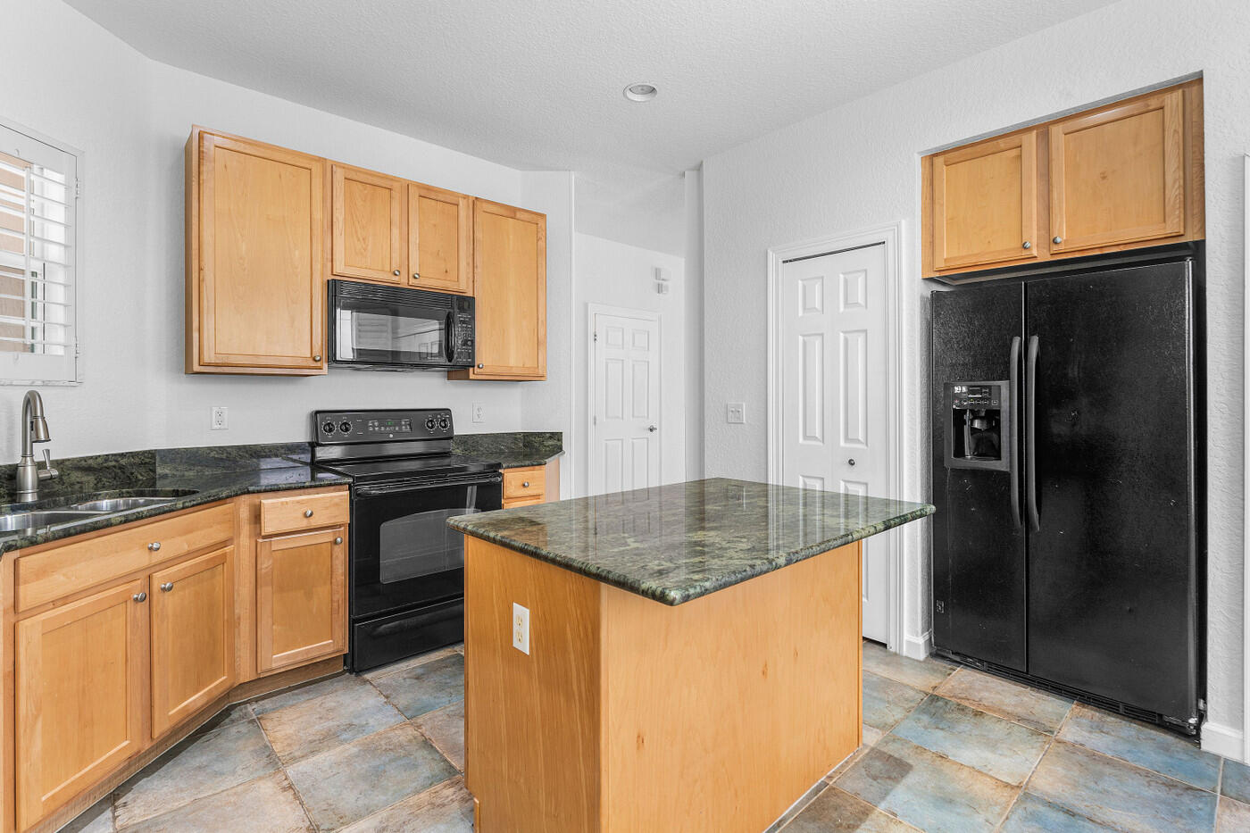 GABLES AT NORTHLAKE 1 - Residential