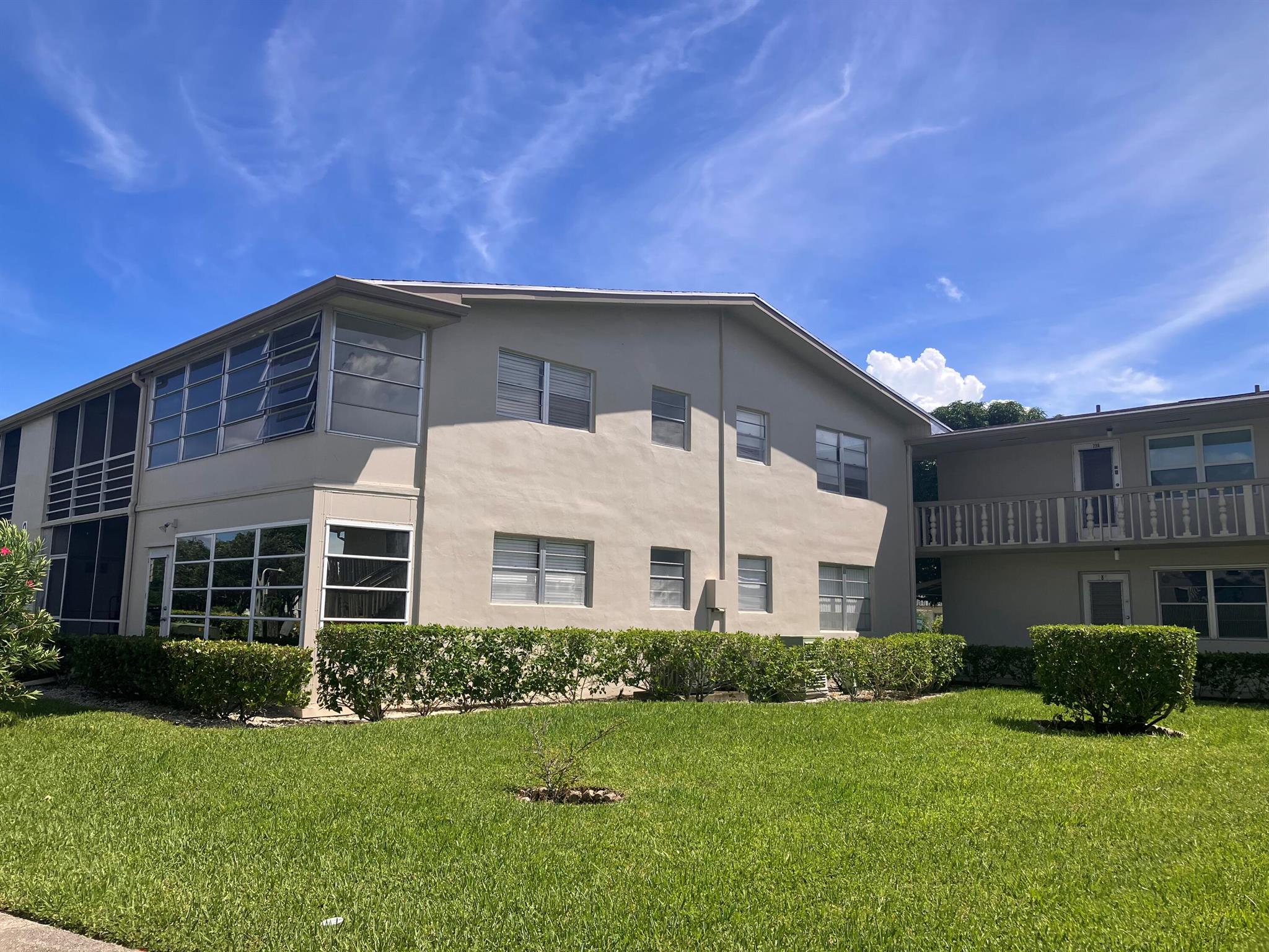 1 Bedroom, 1.5 bath, downstairs corner on the 1st floor. Tile floors, building in great shape. Central A/C, motivated seller. Many amenities including tennis court, clubhouse, pools, pickleball, theater, shows, gym, and inside and outside transportation buses. Don't miss this one.
