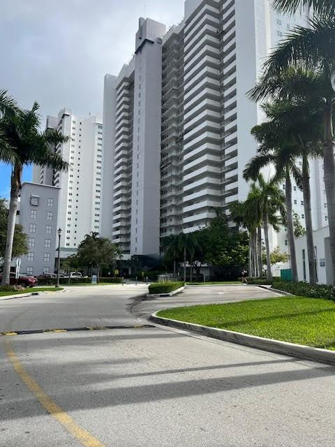 151 at Biscayne - Residential