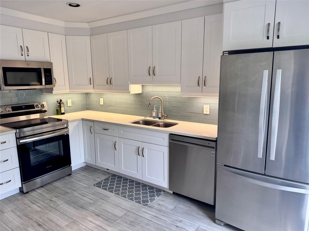 Las Brisas - Residential Lease