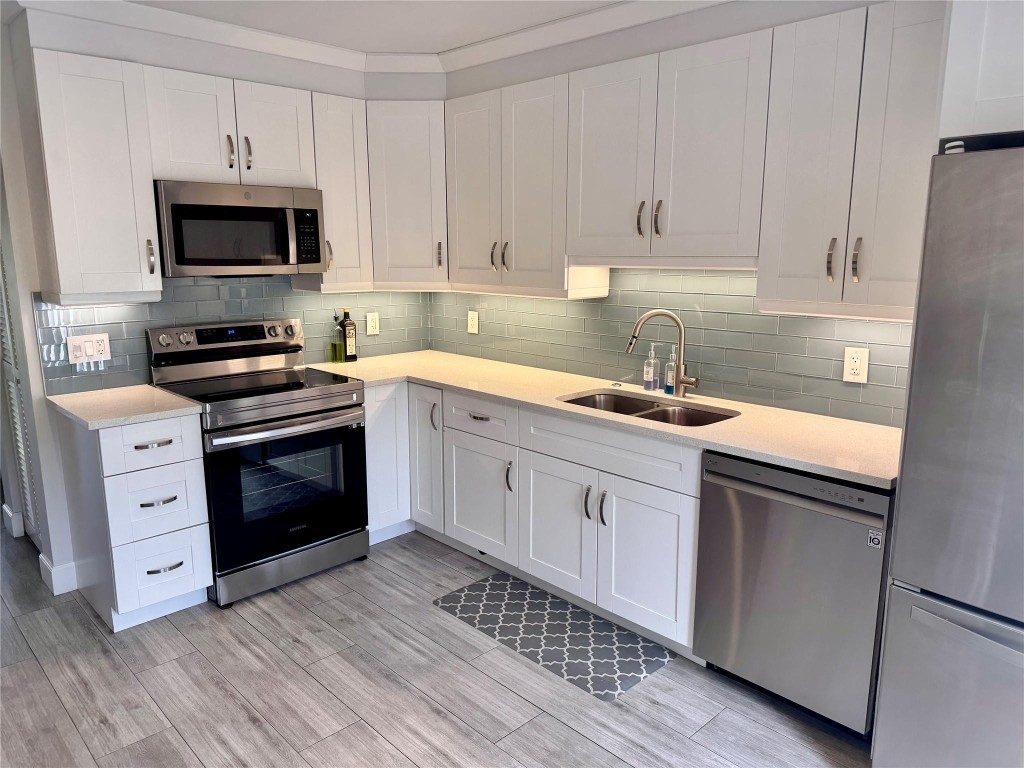 Las Brisas - Residential Lease