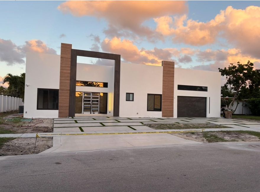 Welcome to SEABREEZE, a boutique waterfront masterpiece.
Floor plan beautifully designed with today’s family needs in mind. 
Attention to every single detail.