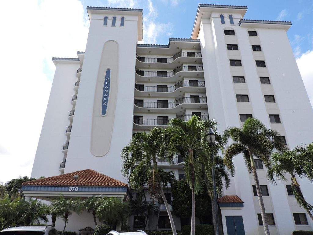 Photo of 370 Golfview Road #901, North Palm Beach, FL 33408 (MLS # B26021228)