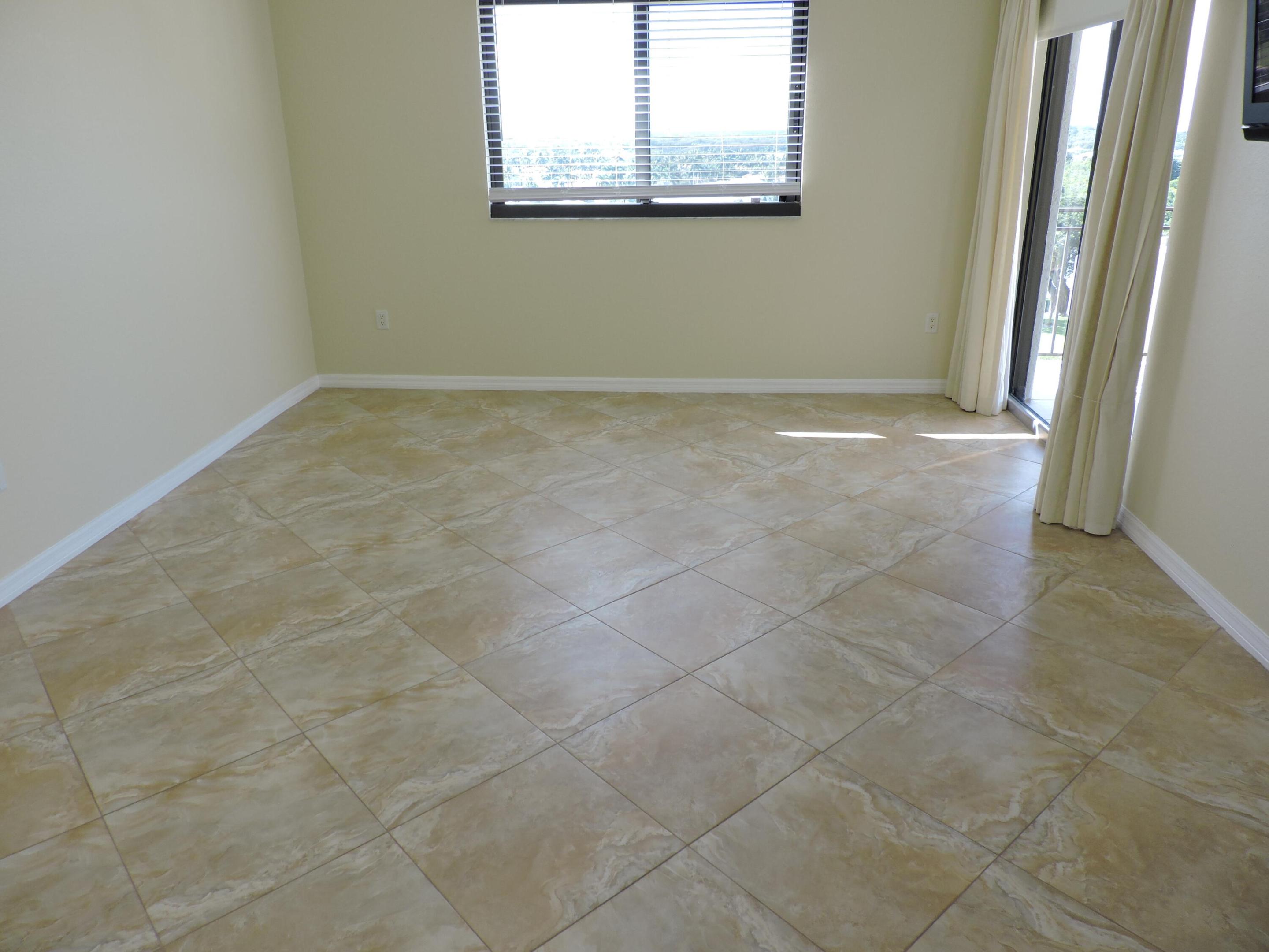 370 Golfview Road 901