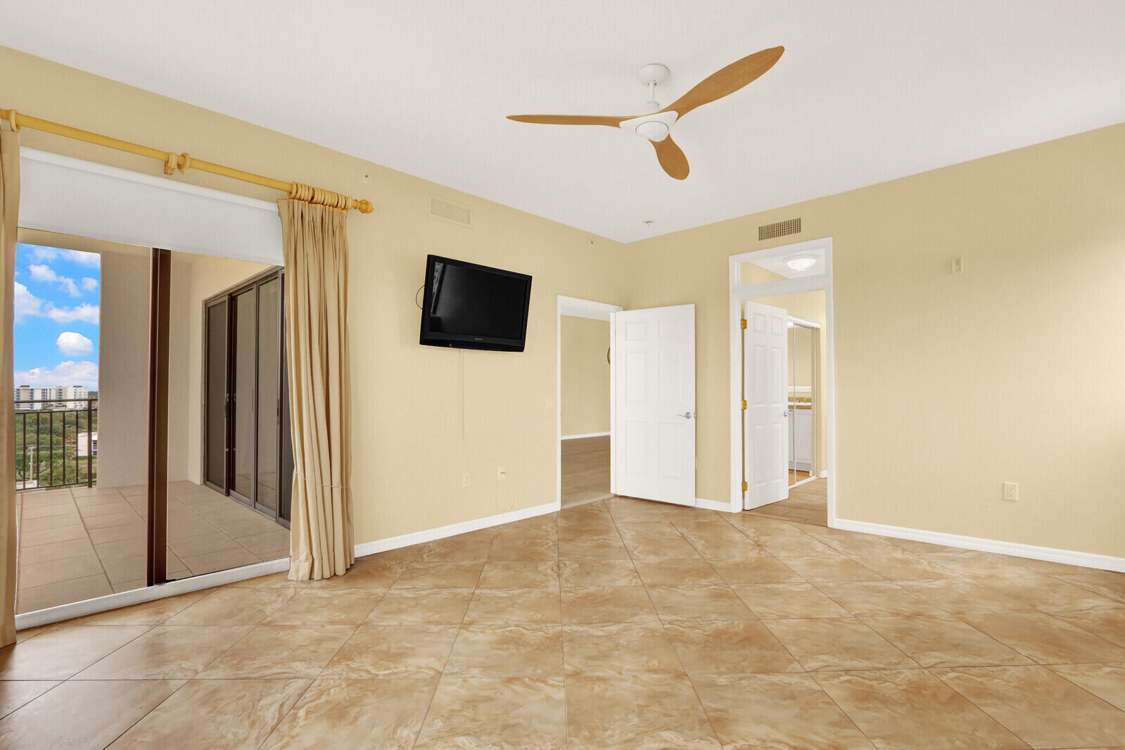 SEAMARK CONDO - Residential