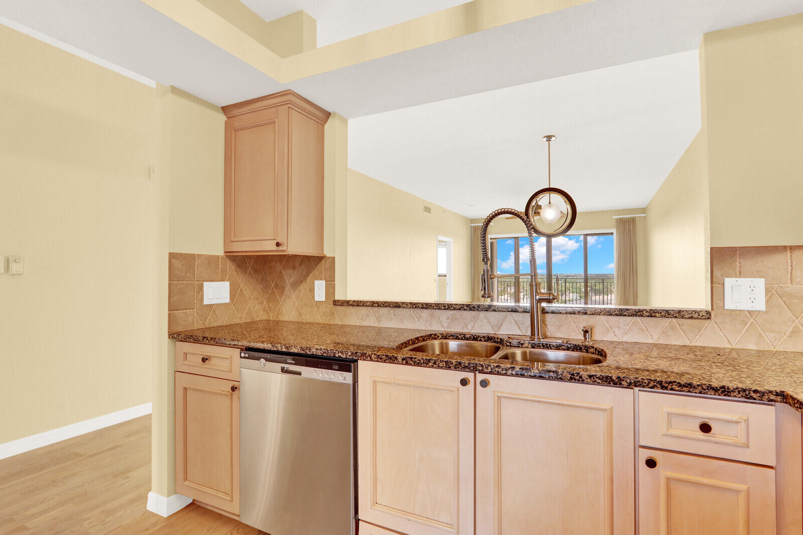 SEAMARK CONDO - Residential