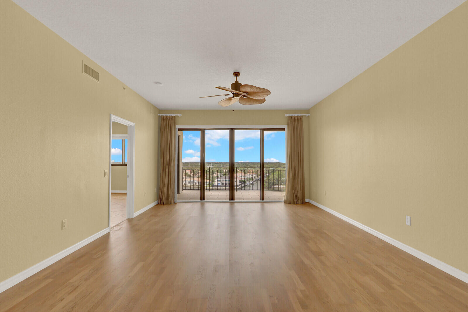 SEAMARK CONDO - Residential