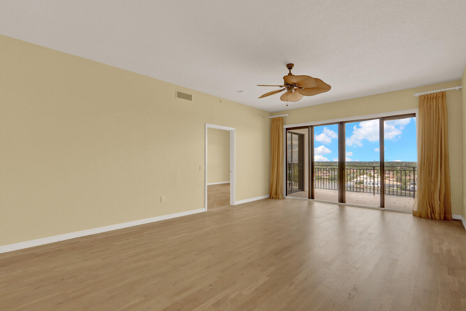 SEAMARK CONDO - Residential