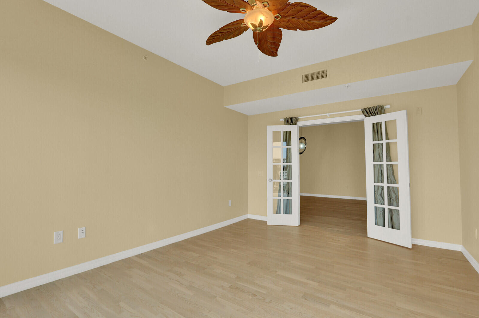 SEAMARK CONDO - Residential