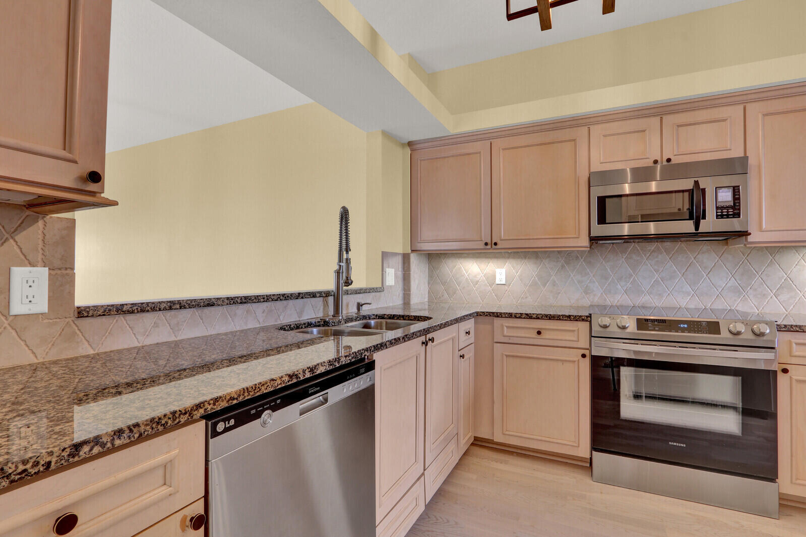 SEAMARK CONDO - Residential