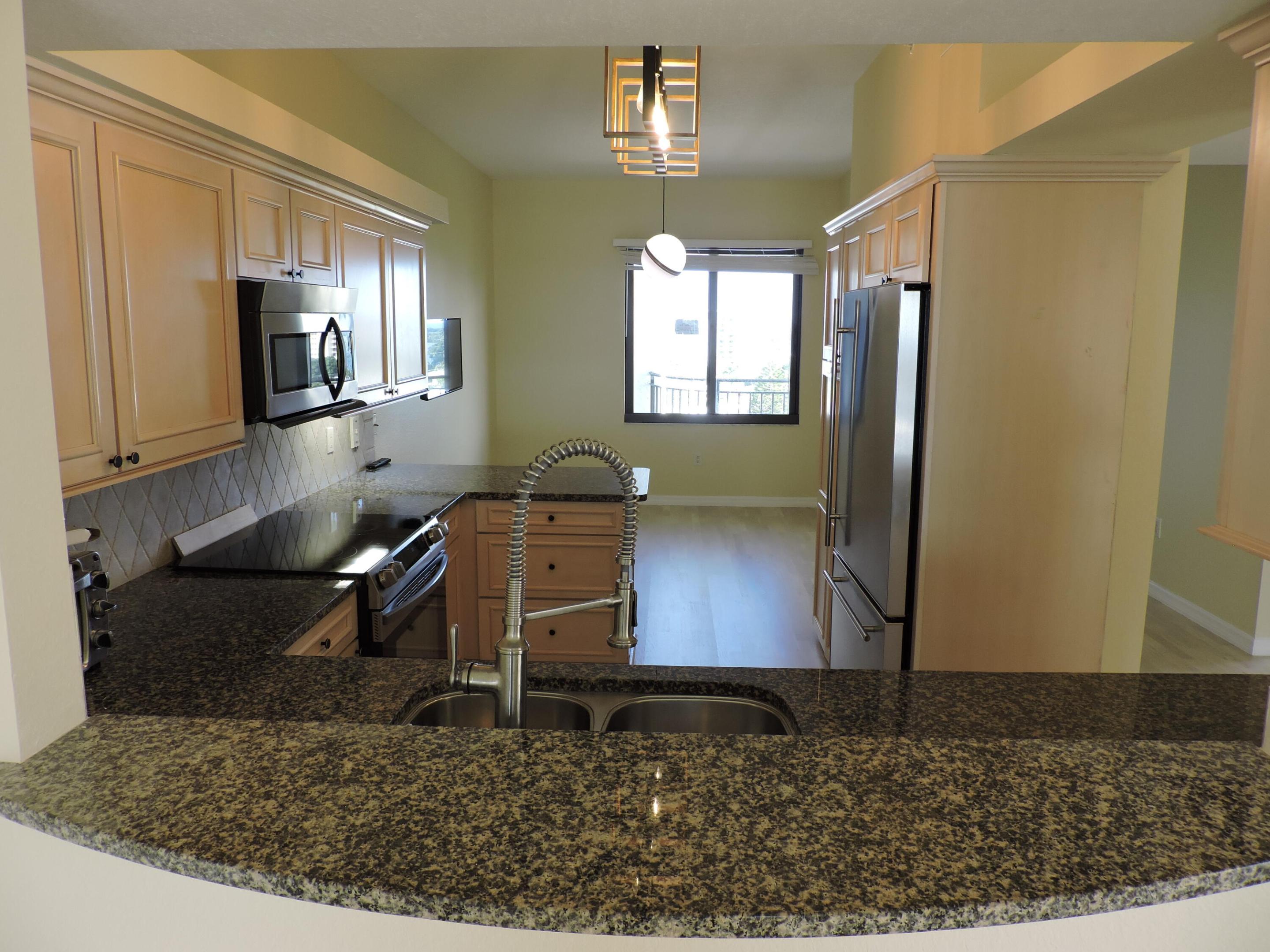370 Golfview Road 901