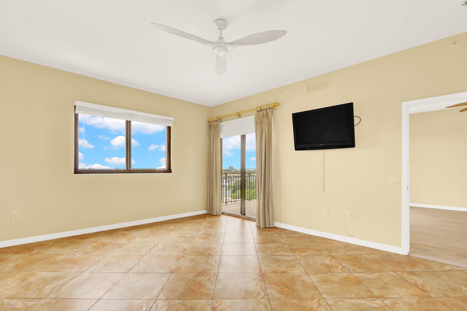 SEAMARK CONDO - Residential