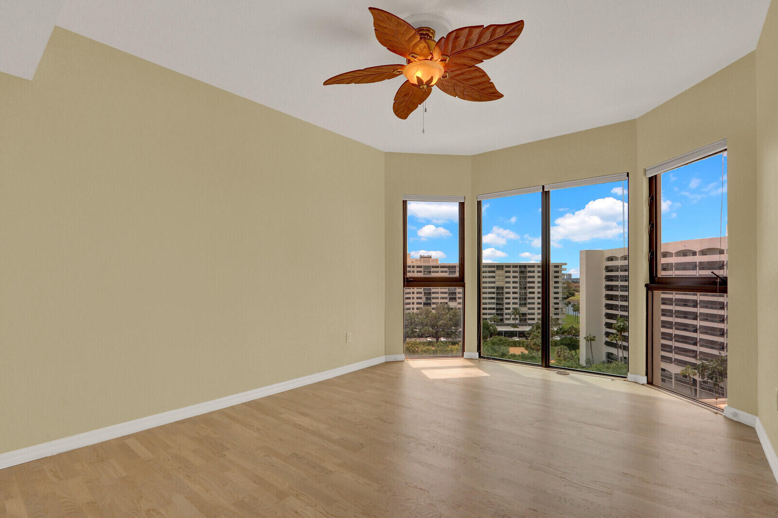 SEAMARK CONDO - Residential