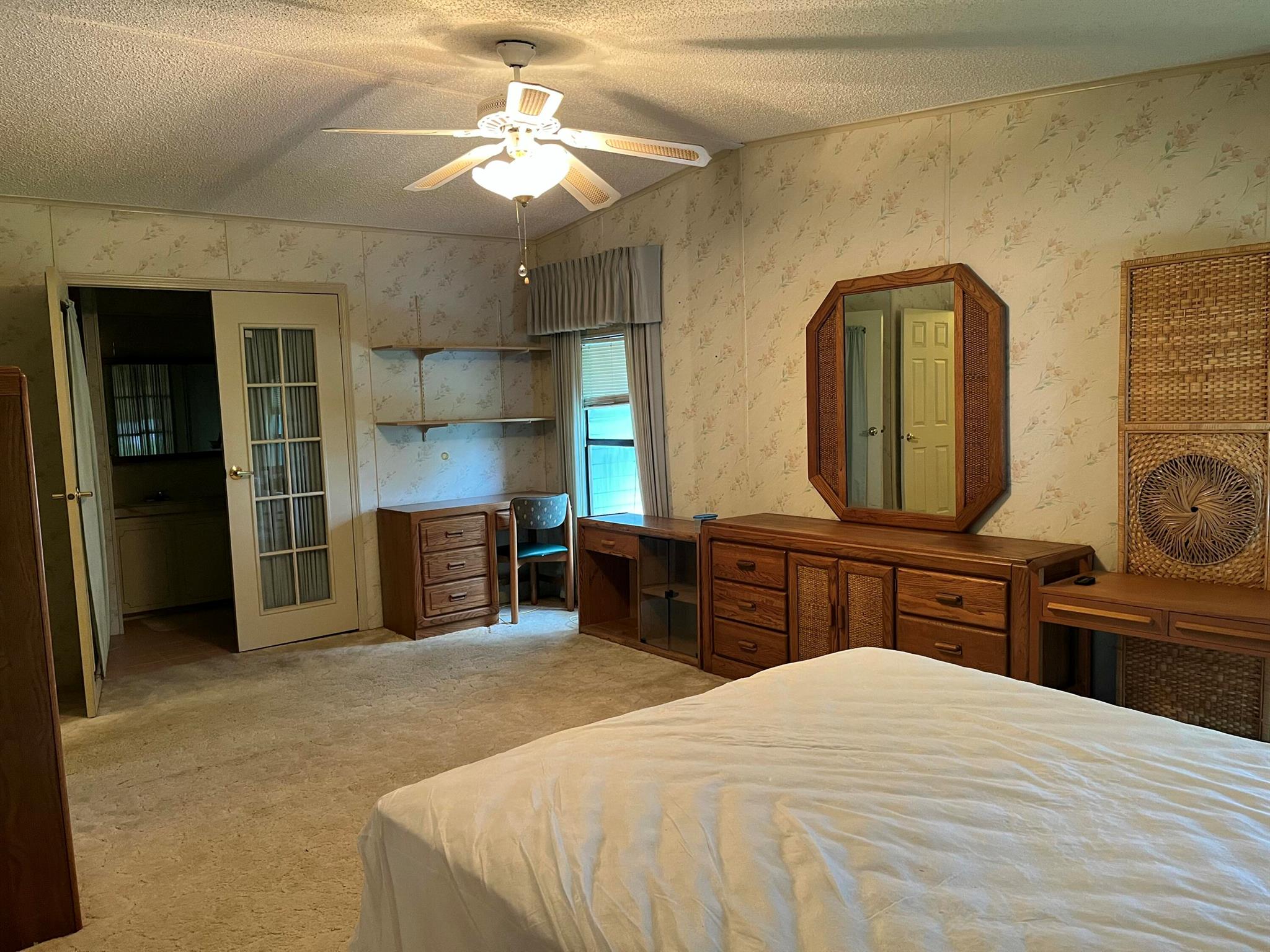 This beautiful residence is situated in the tranquil community of Spanish Lakes, surrounded by excellent neighbors. It is partially furnished, and features french doors, roman tub, faux brick exterior skirt, in-unit laundry facilities, and spacious rooms and closets. This property is competitively priced to sell and is turnkey ready for immediate occupancy. Residents can enjoy access to amenities including golf, a swimming pool, and a clubhouse. The monthly land lease is approximately $900 and prospective buyers must obtain approval from Spanish Lakes
