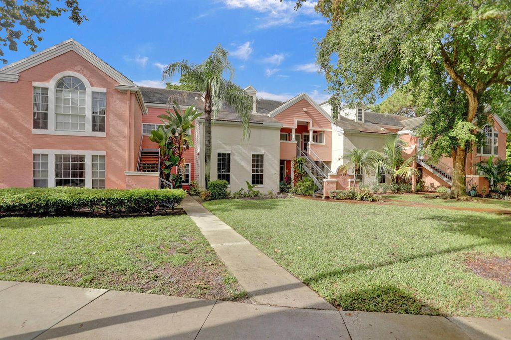 Photo of 1125 Crystal Way #M, Delray Beach, FL 33444 (MLS # R10997911)