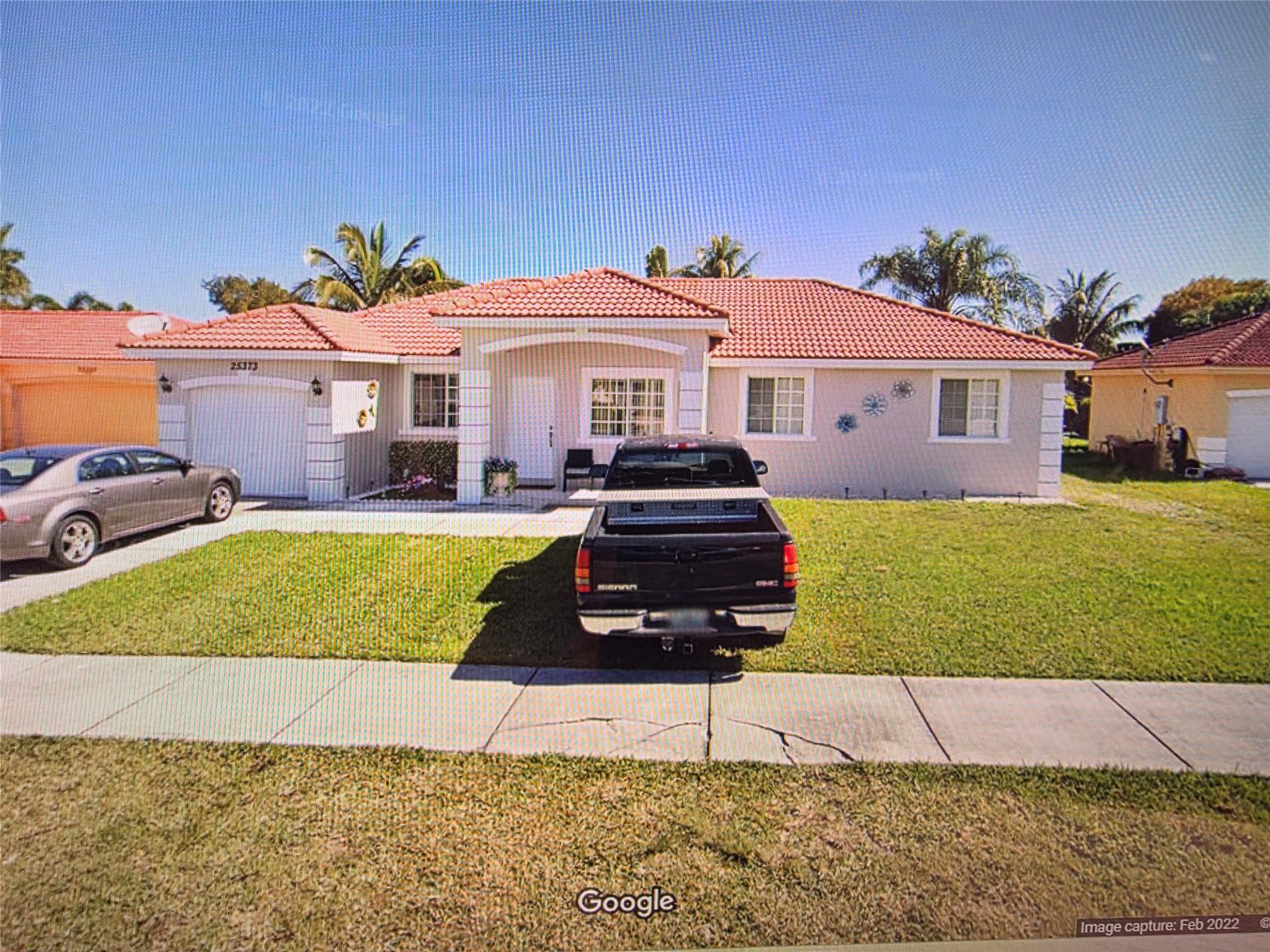 SINGLE FAMILY HOME WITH 1 CAR GARAGE. HUGE BACKYARD. PARK YOUR TRAILLER OR BOAT. NO ASSOCIATION.