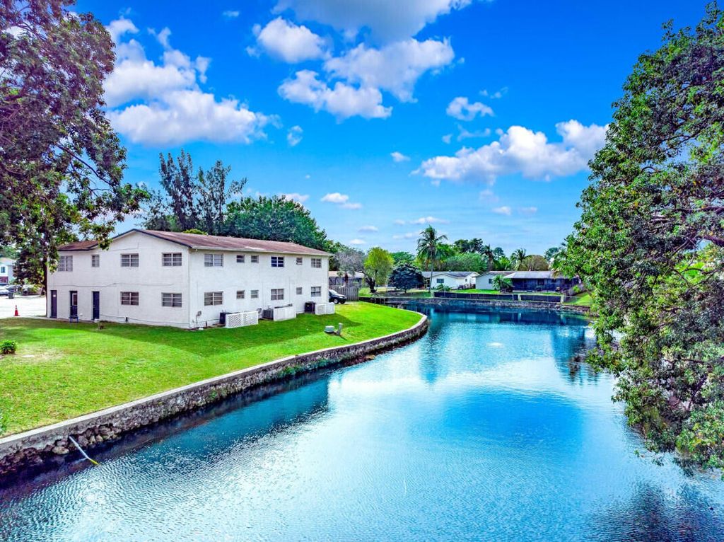 Photo of 371 Sunshine Drive #H2, Coconut Creek, FL 33066 (MLS # B26017718)