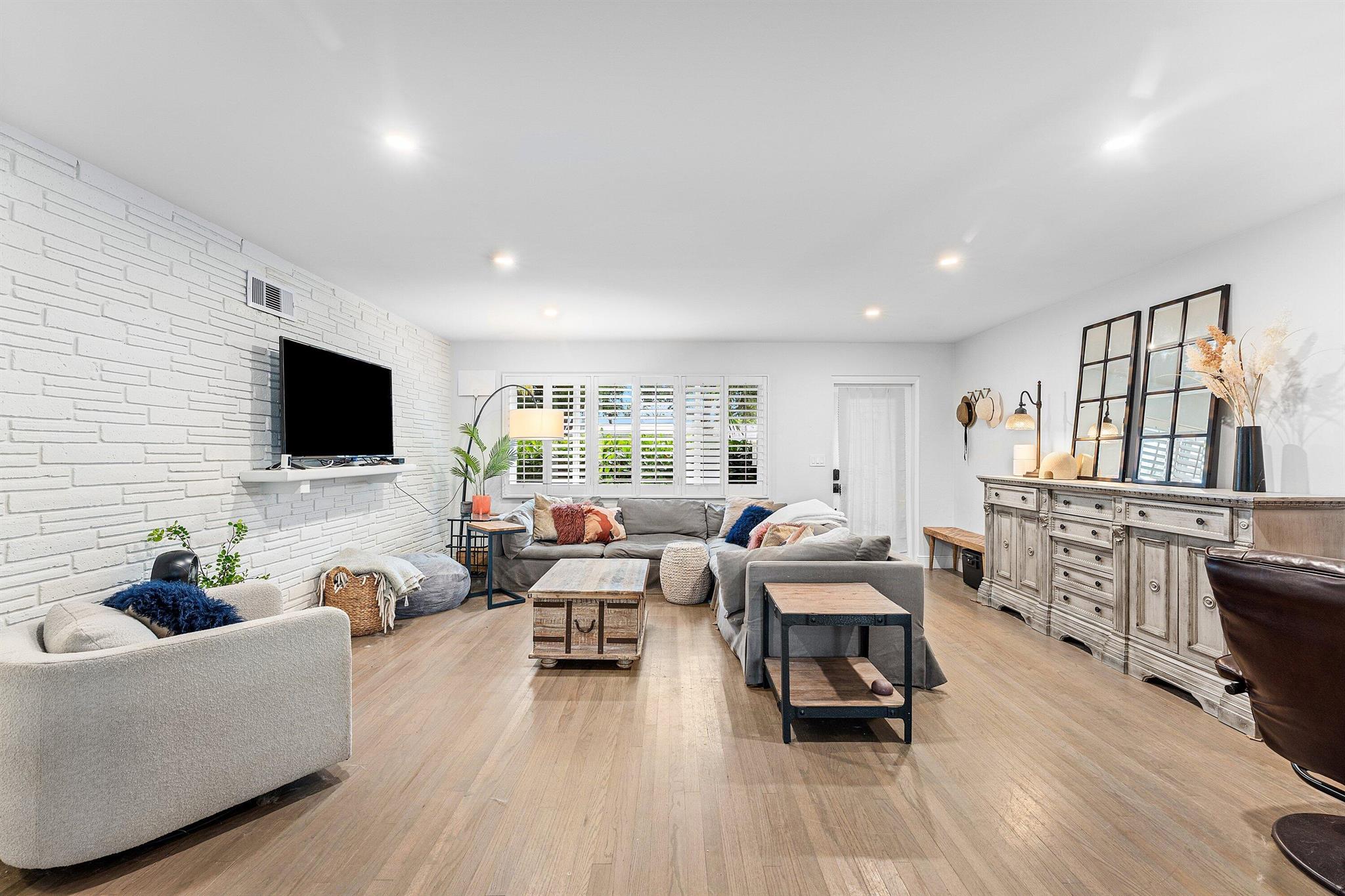 View photos, virtual tours, details... 162 Vassar Drive