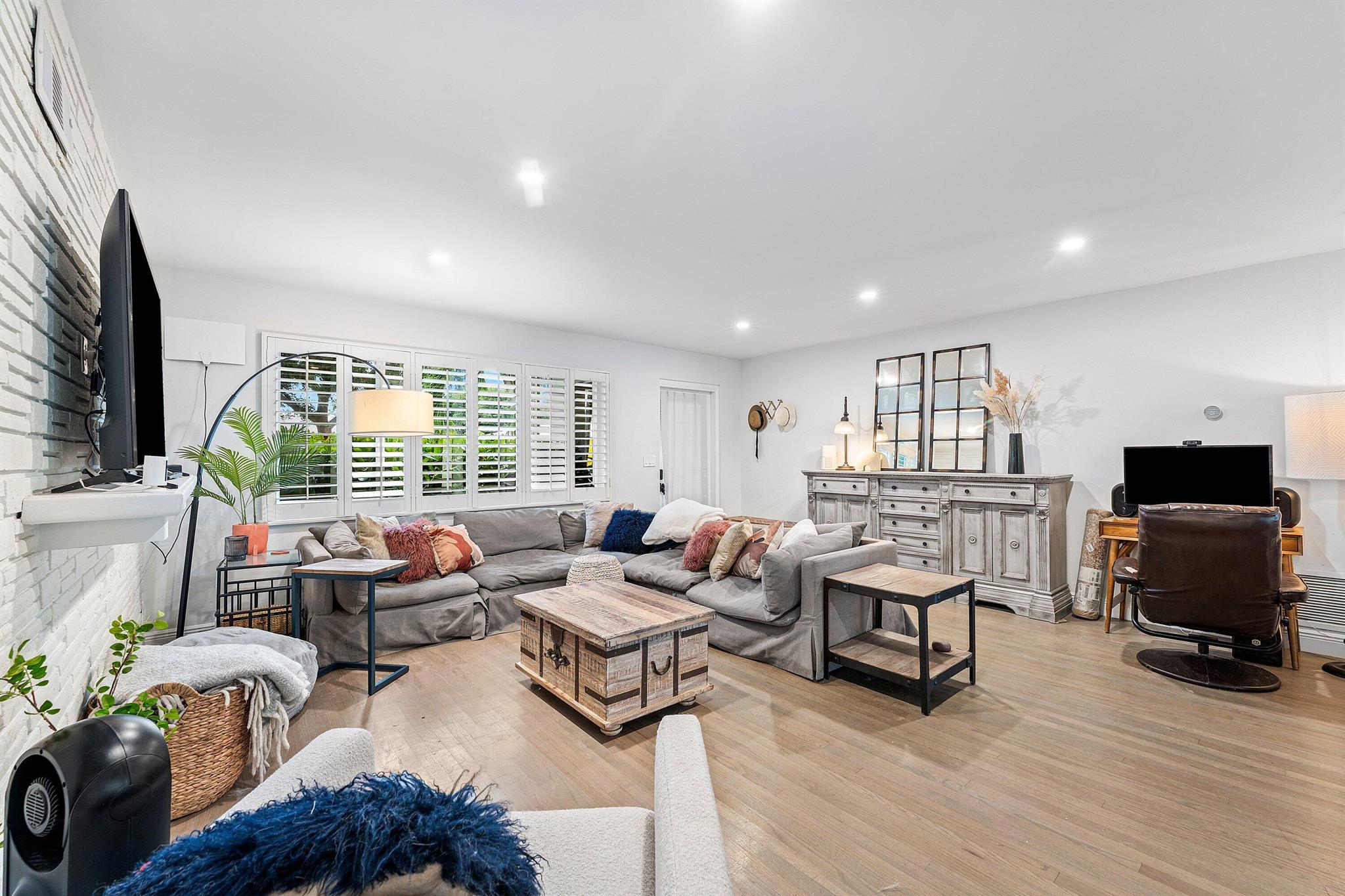 View photos, virtual tours, details... 162 Vassar Drive