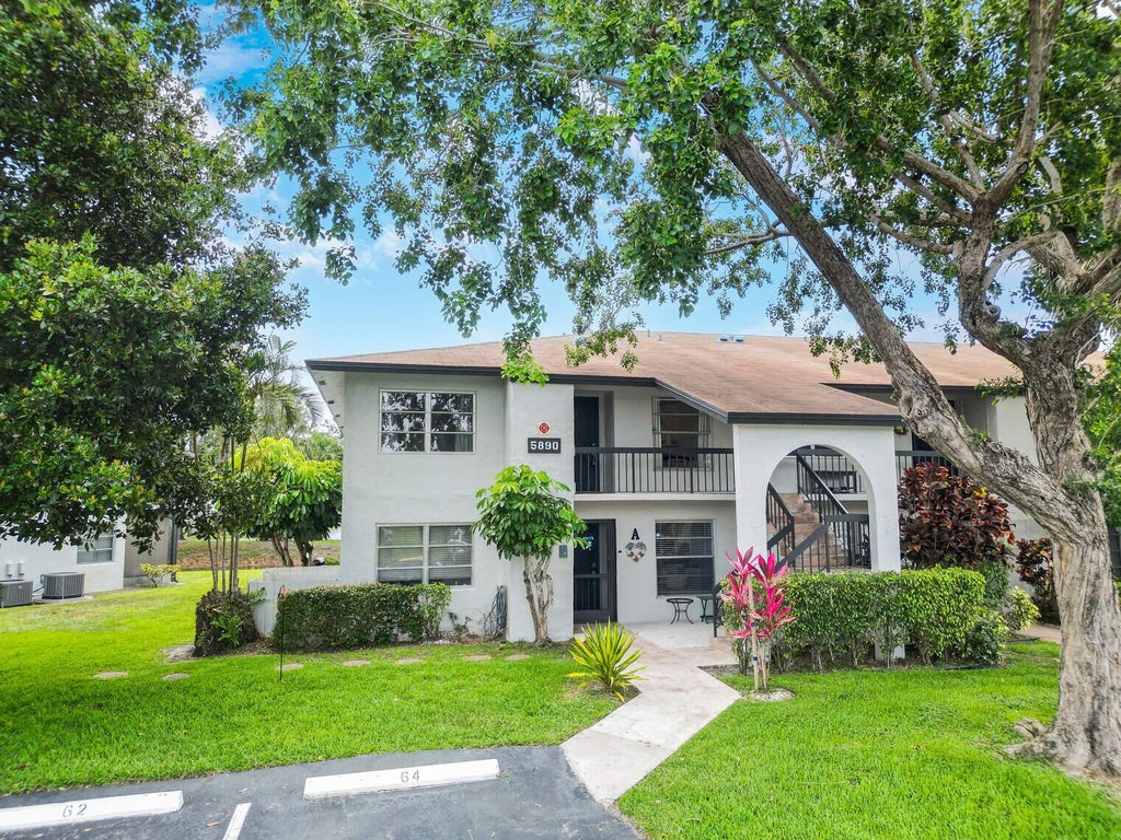Photo of 5890 Sugar Palm Court #E, Delray Beach, FL 33484 (MLS # R11094251)