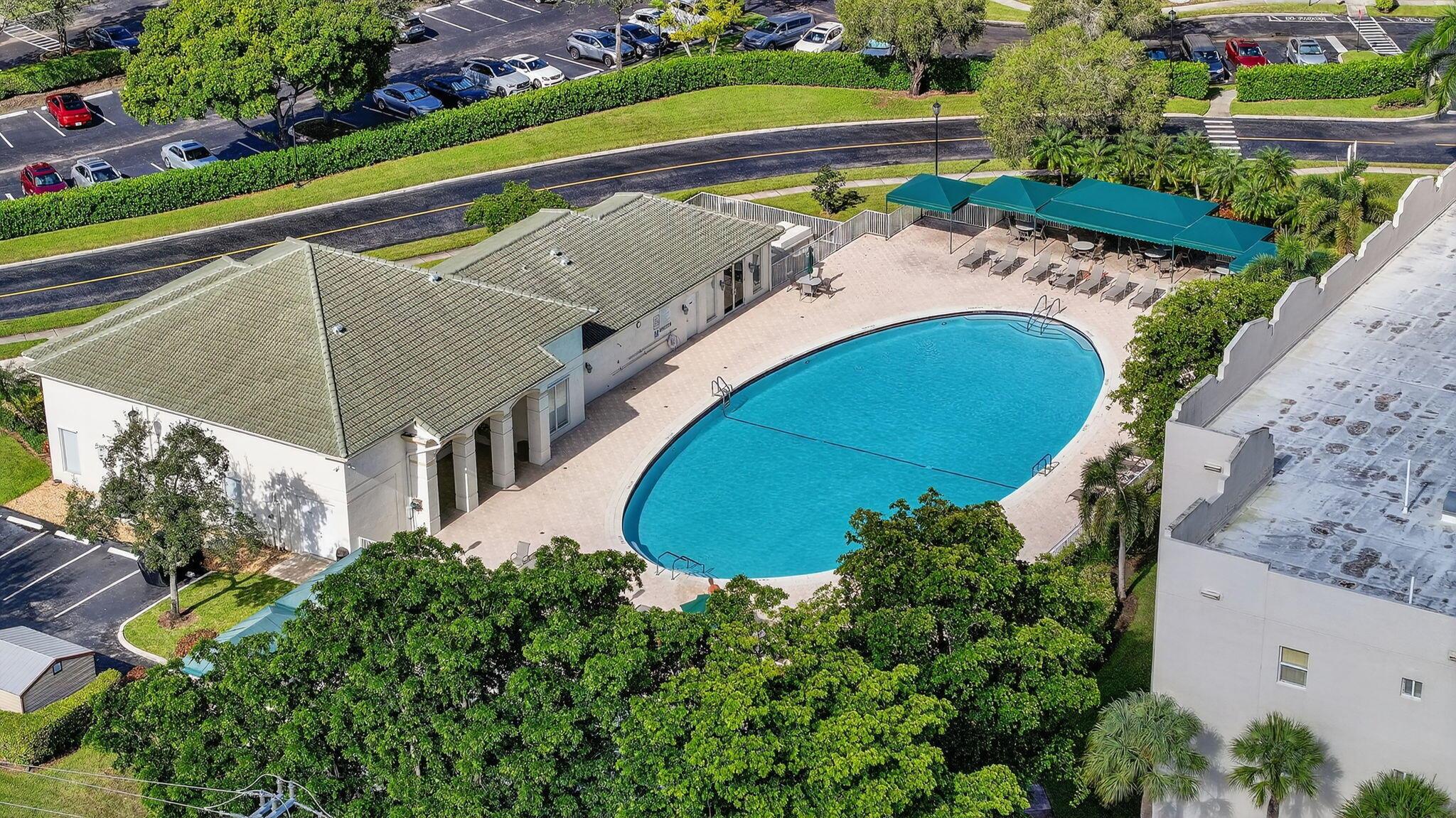 SOUTHAMPTON CONDOMINIUM E - Residential
