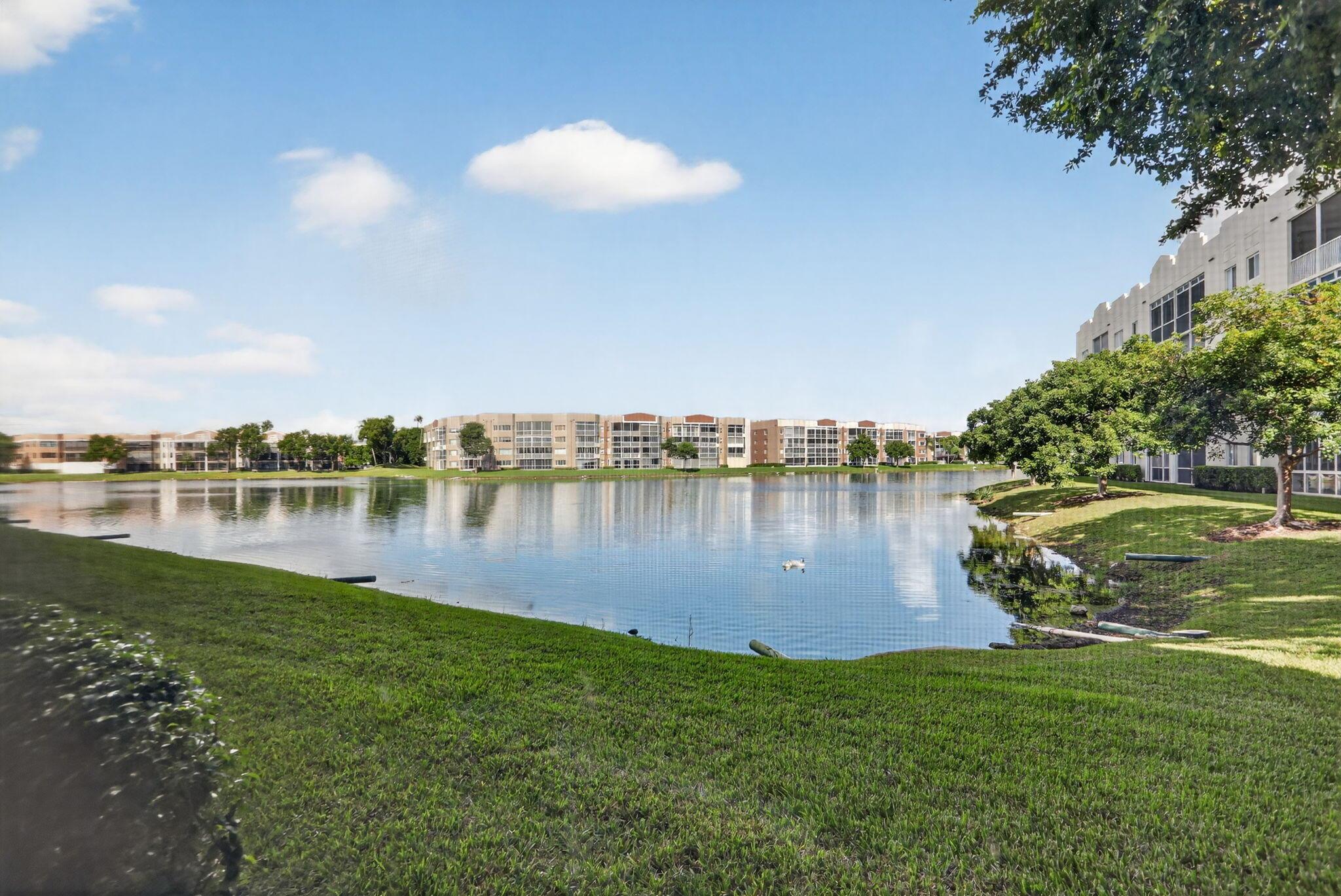 SOUTHAMPTON CONDOMINIUM E - Residential