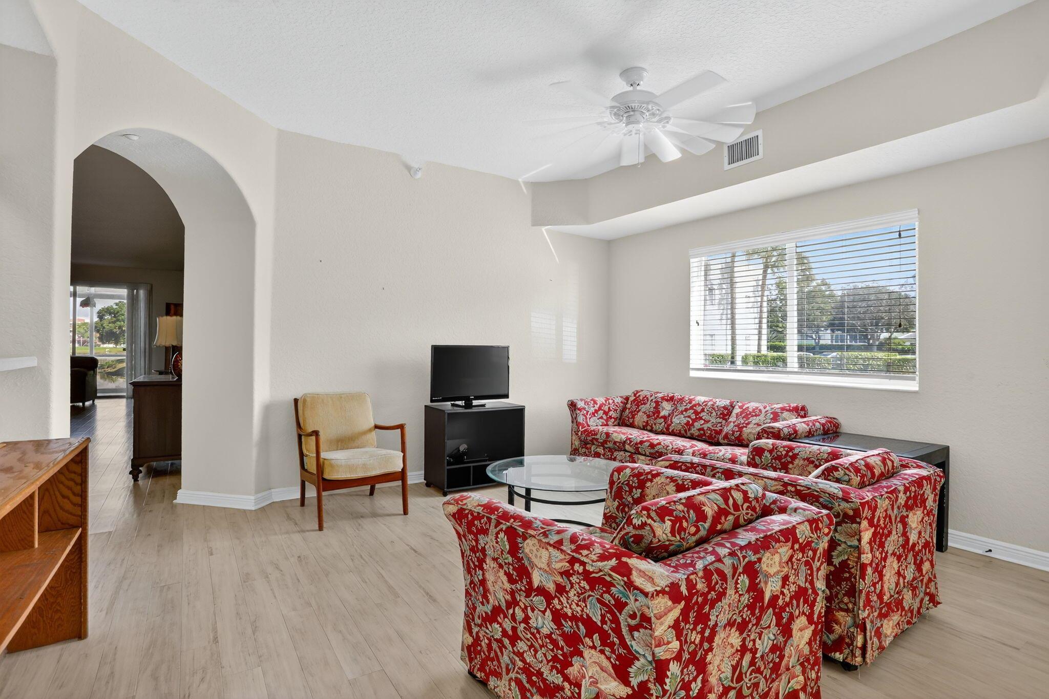 SOUTHAMPTON CONDOMINIUM E - Residential