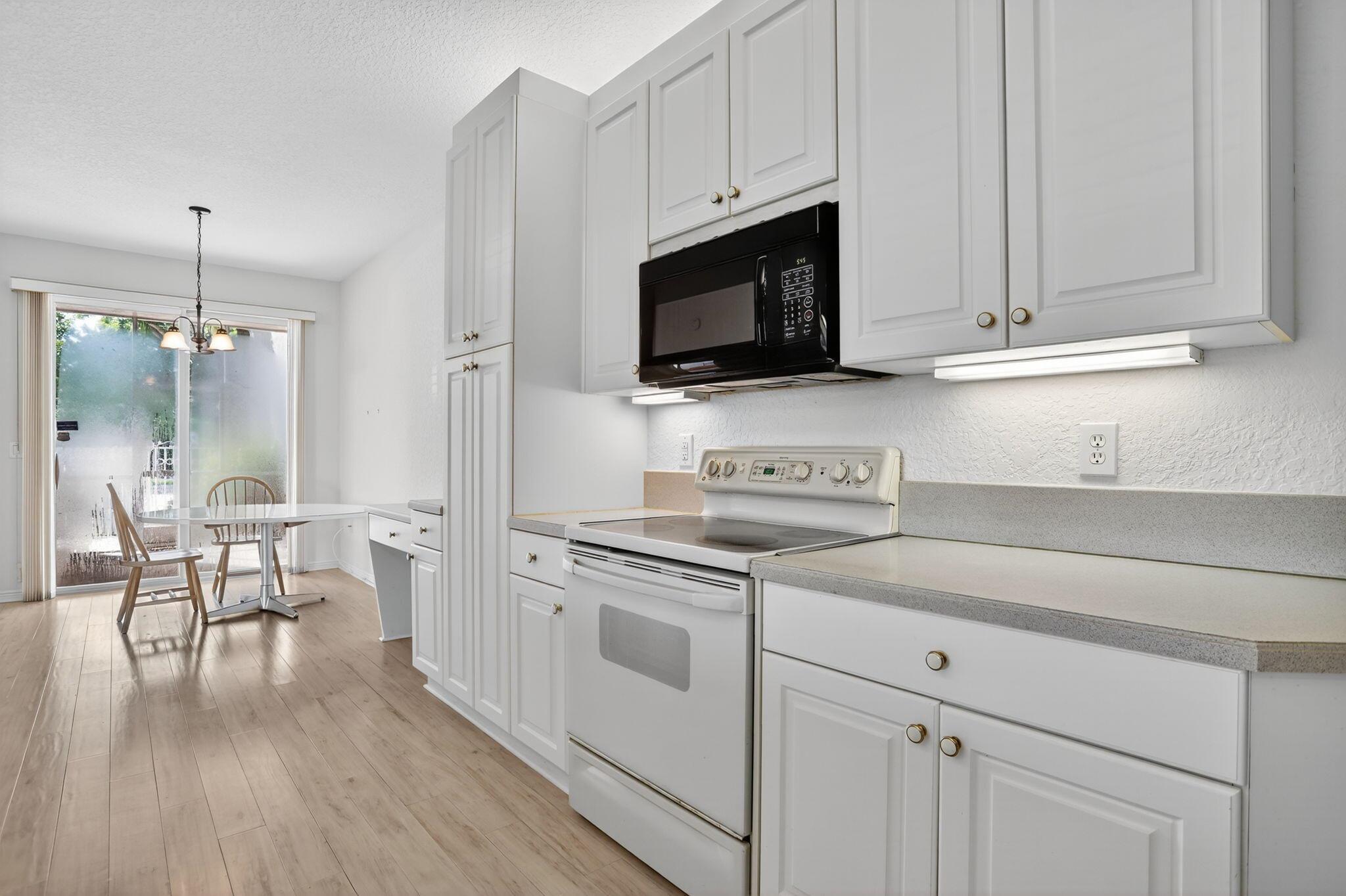 SOUTHAMPTON CONDOMINIUM E - Residential