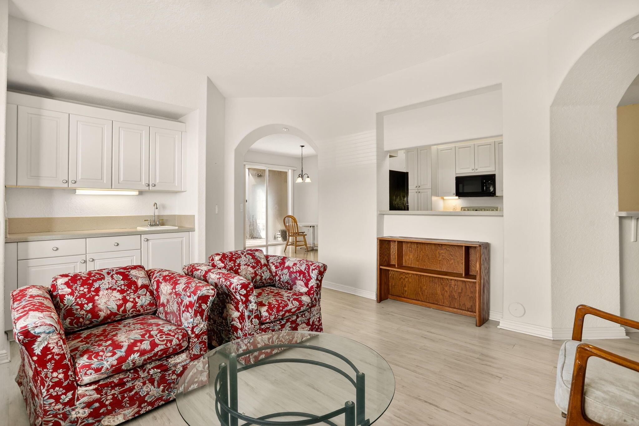 SOUTHAMPTON CONDOMINIUM E - Residential