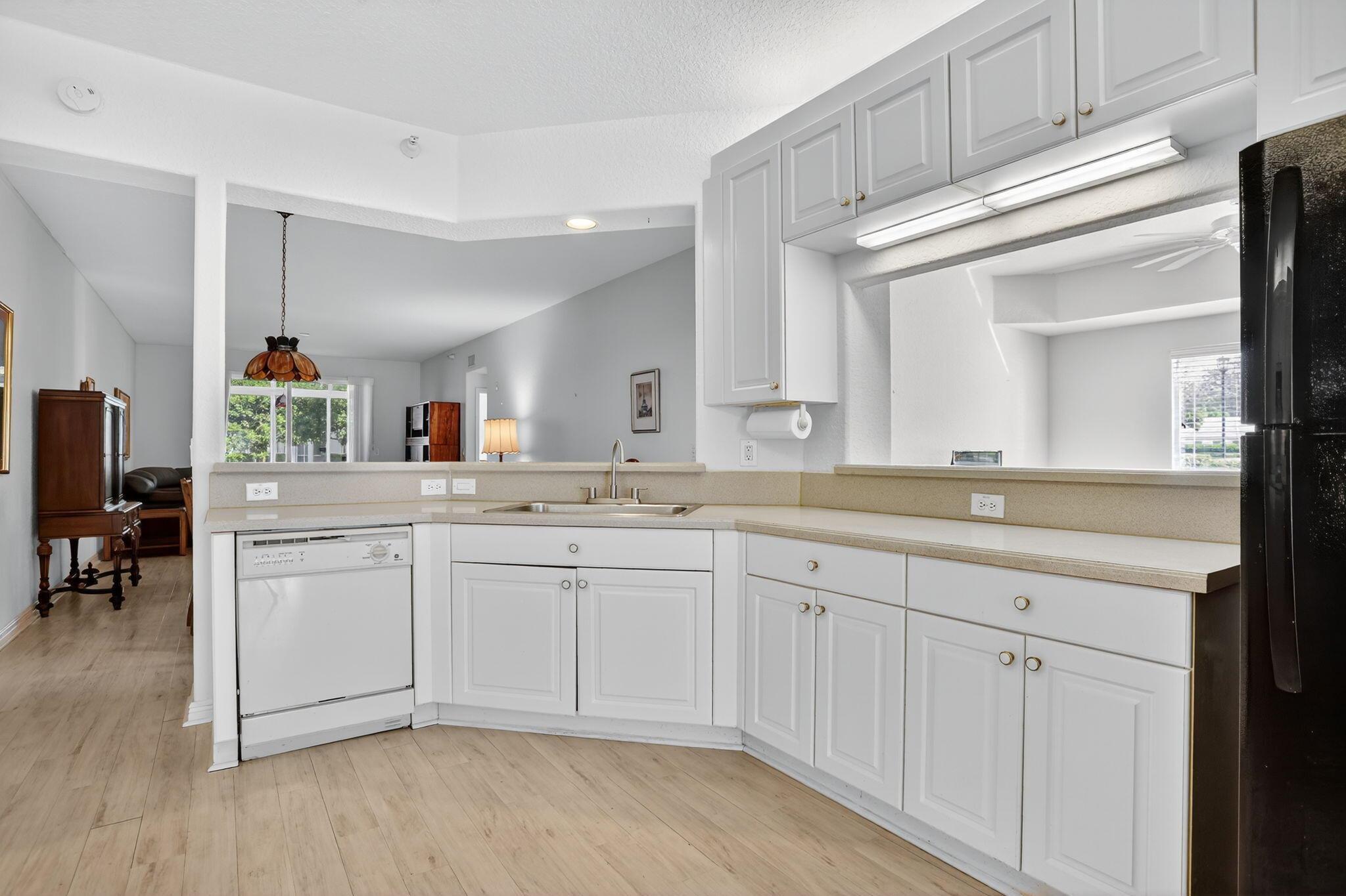 SOUTHAMPTON CONDOMINIUM E - Residential