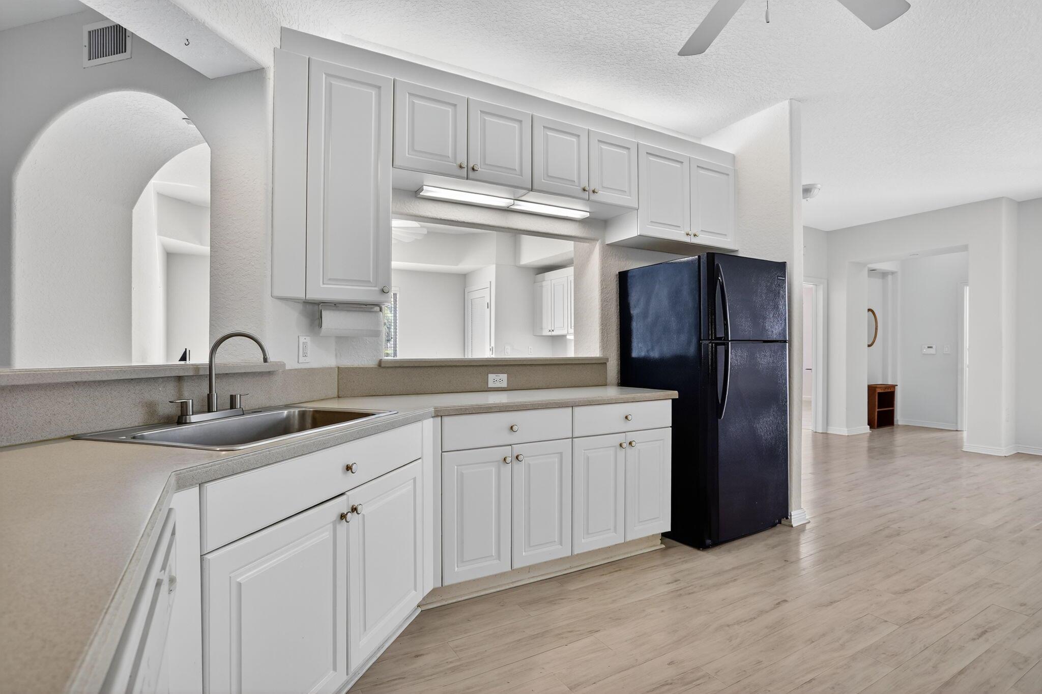 SOUTHAMPTON CONDOMINIUM E - Residential