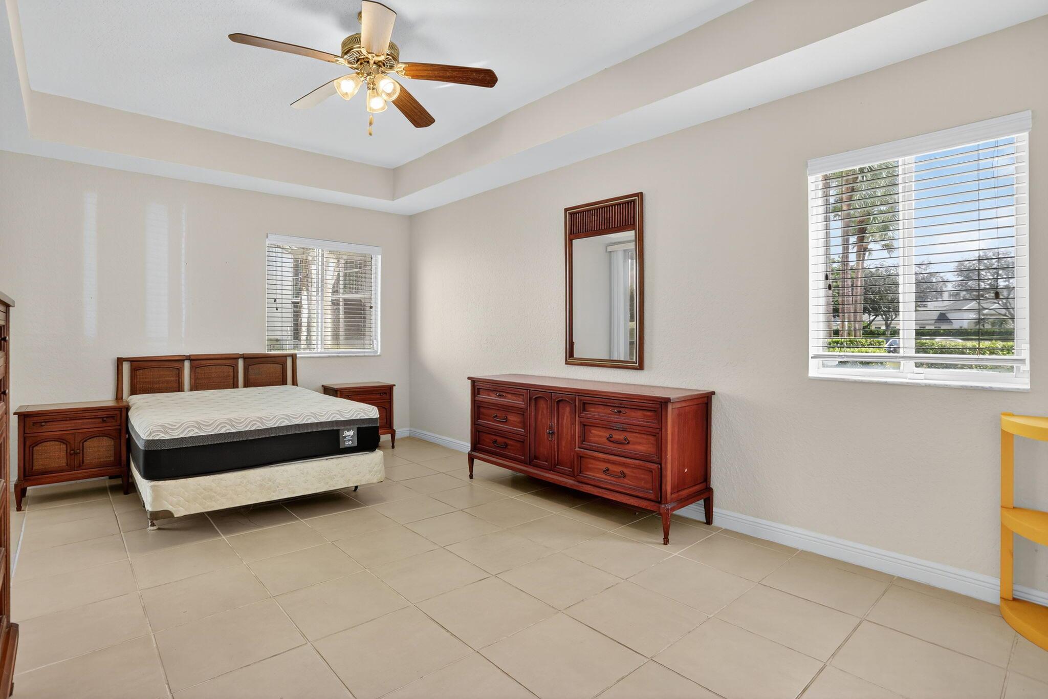 SOUTHAMPTON CONDOMINIUM E - Residential