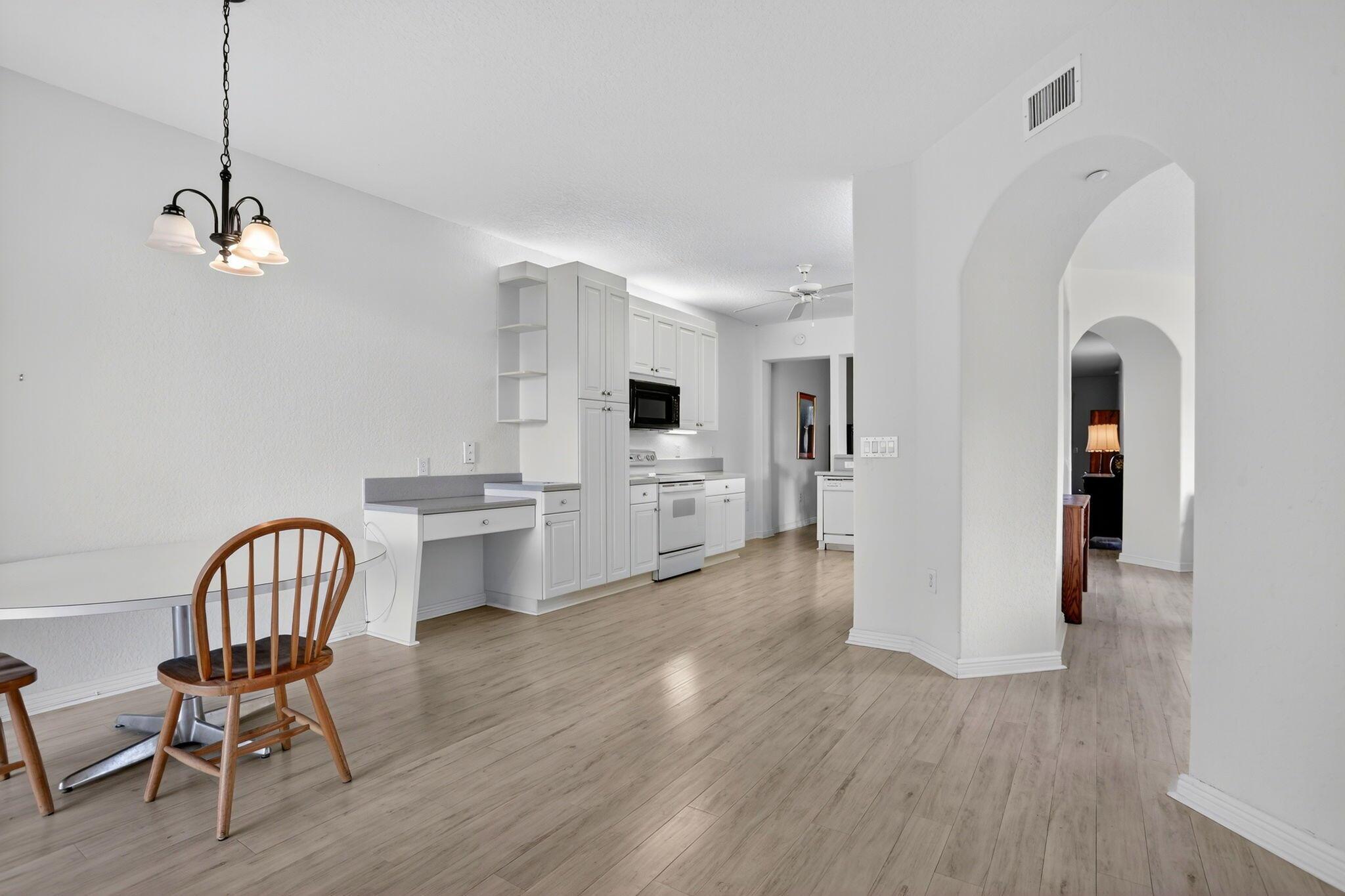 SOUTHAMPTON CONDOMINIUM E - Residential