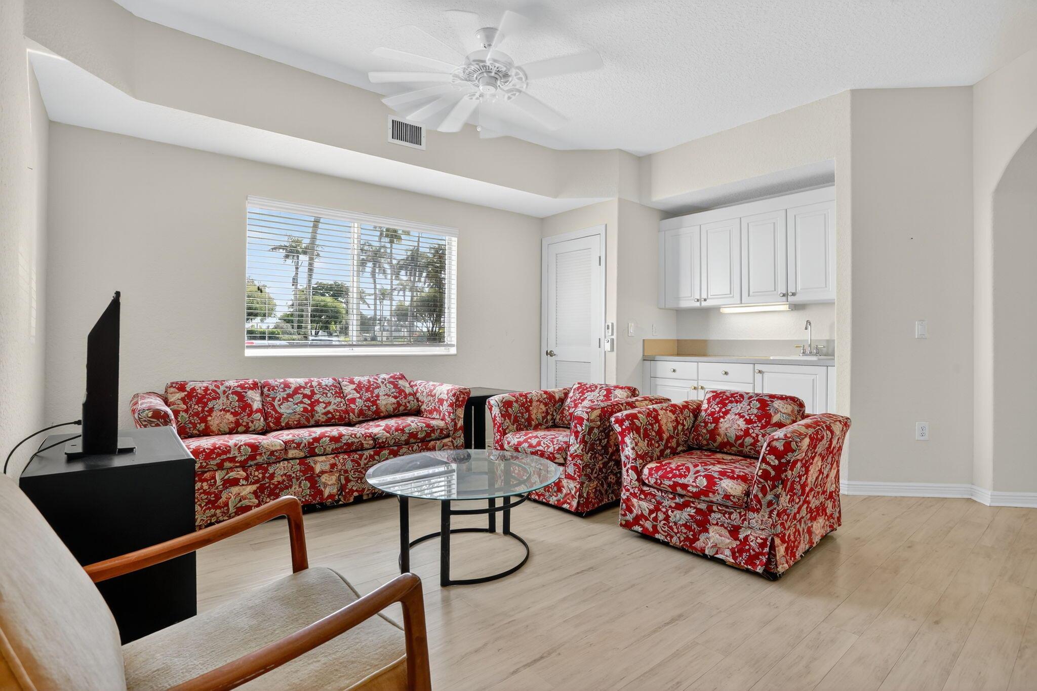 SOUTHAMPTON CONDOMINIUM E - Residential