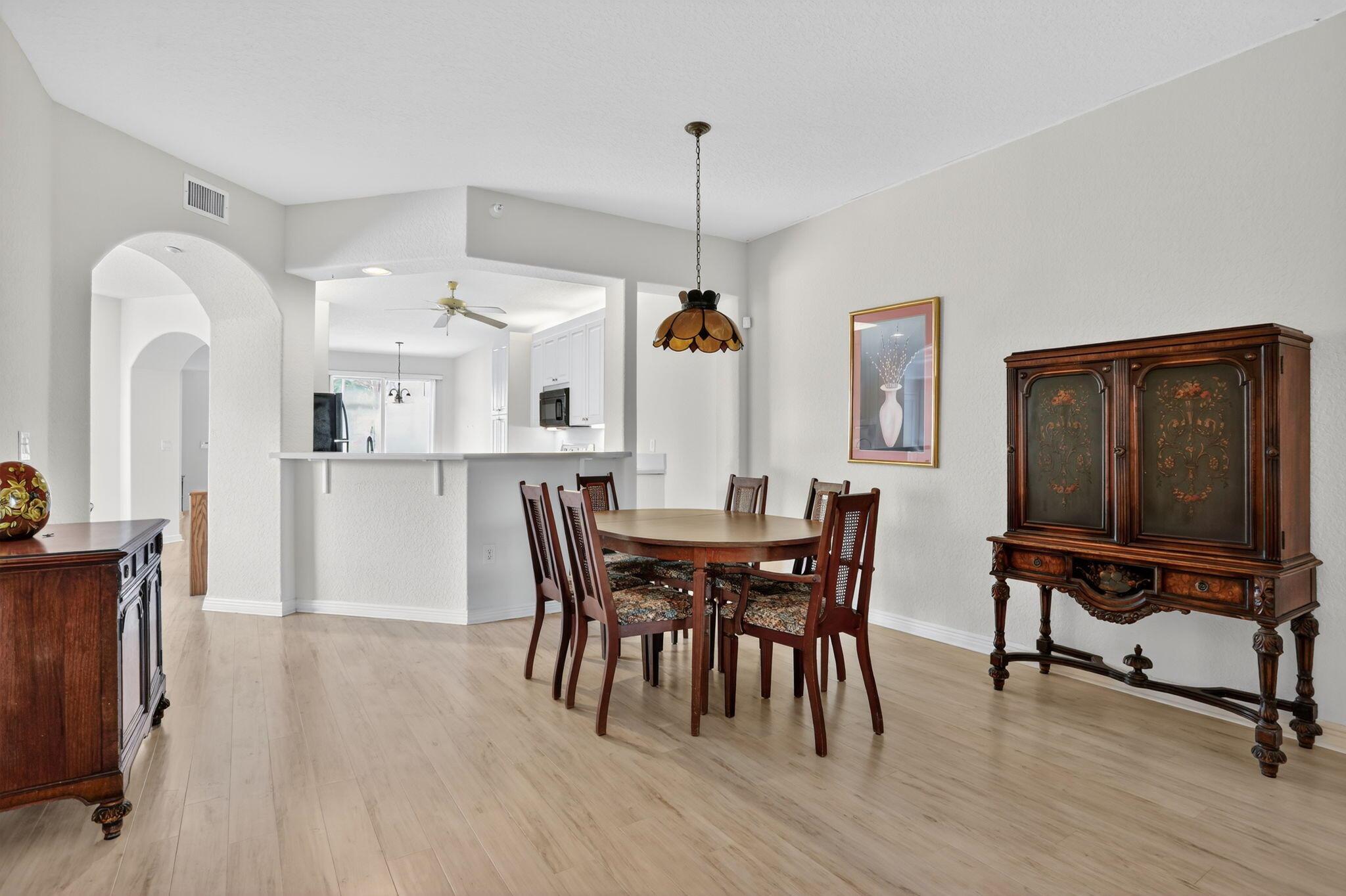 SOUTHAMPTON CONDOMINIUM E - Residential