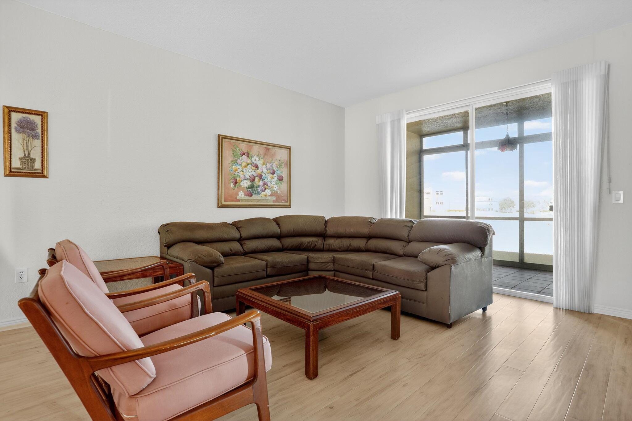 SOUTHAMPTON CONDOMINIUM E - Residential