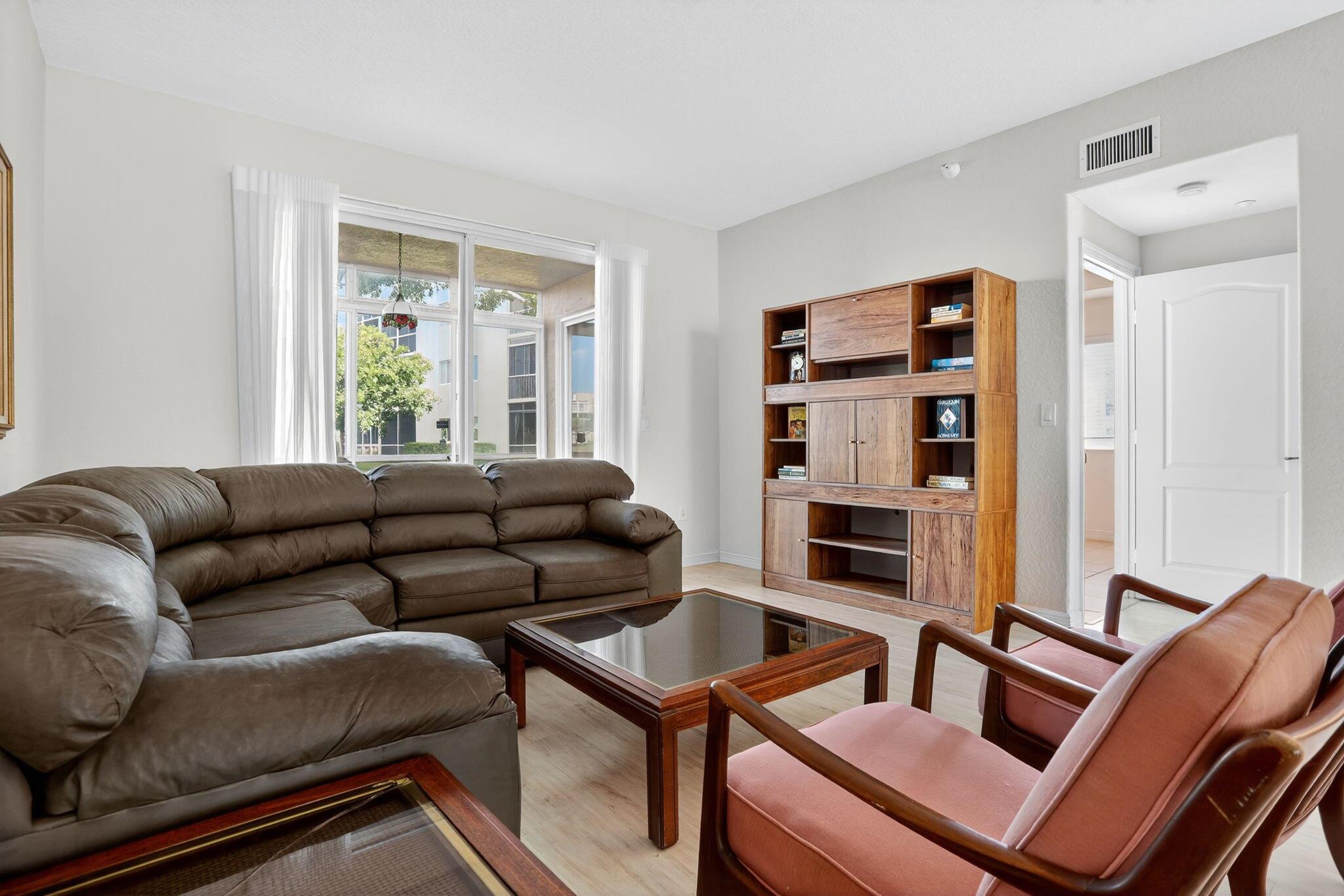 SOUTHAMPTON CONDOMINIUM E - Residential