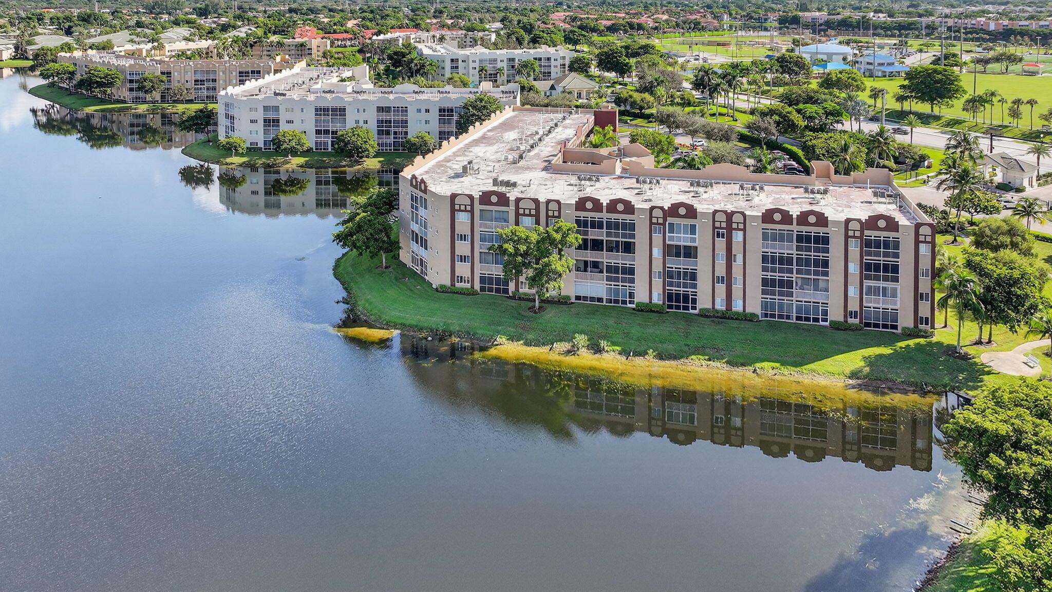 SOUTHAMPTON CONDOMINIUM E - Residential